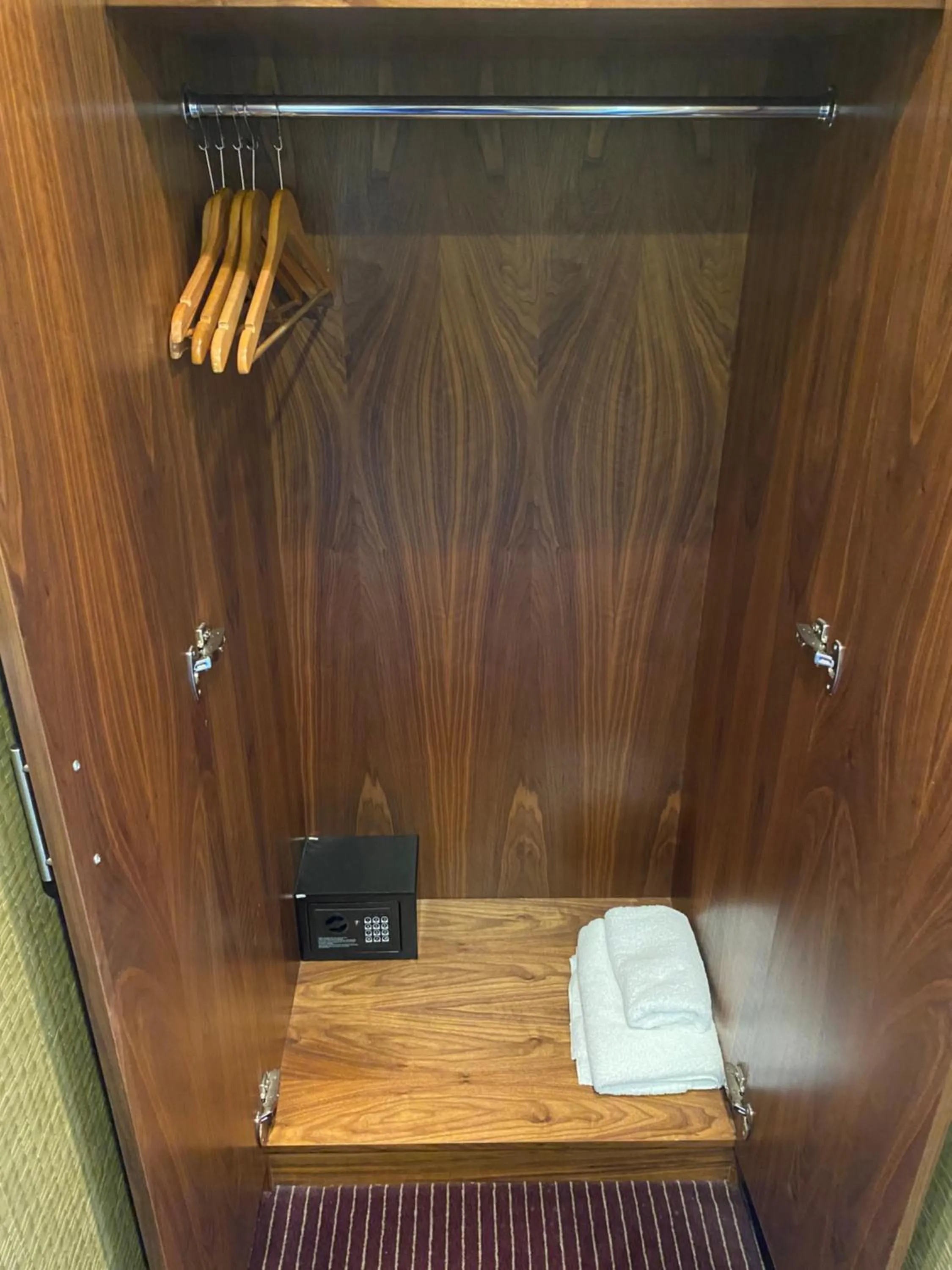 315 Bar & Restaurant