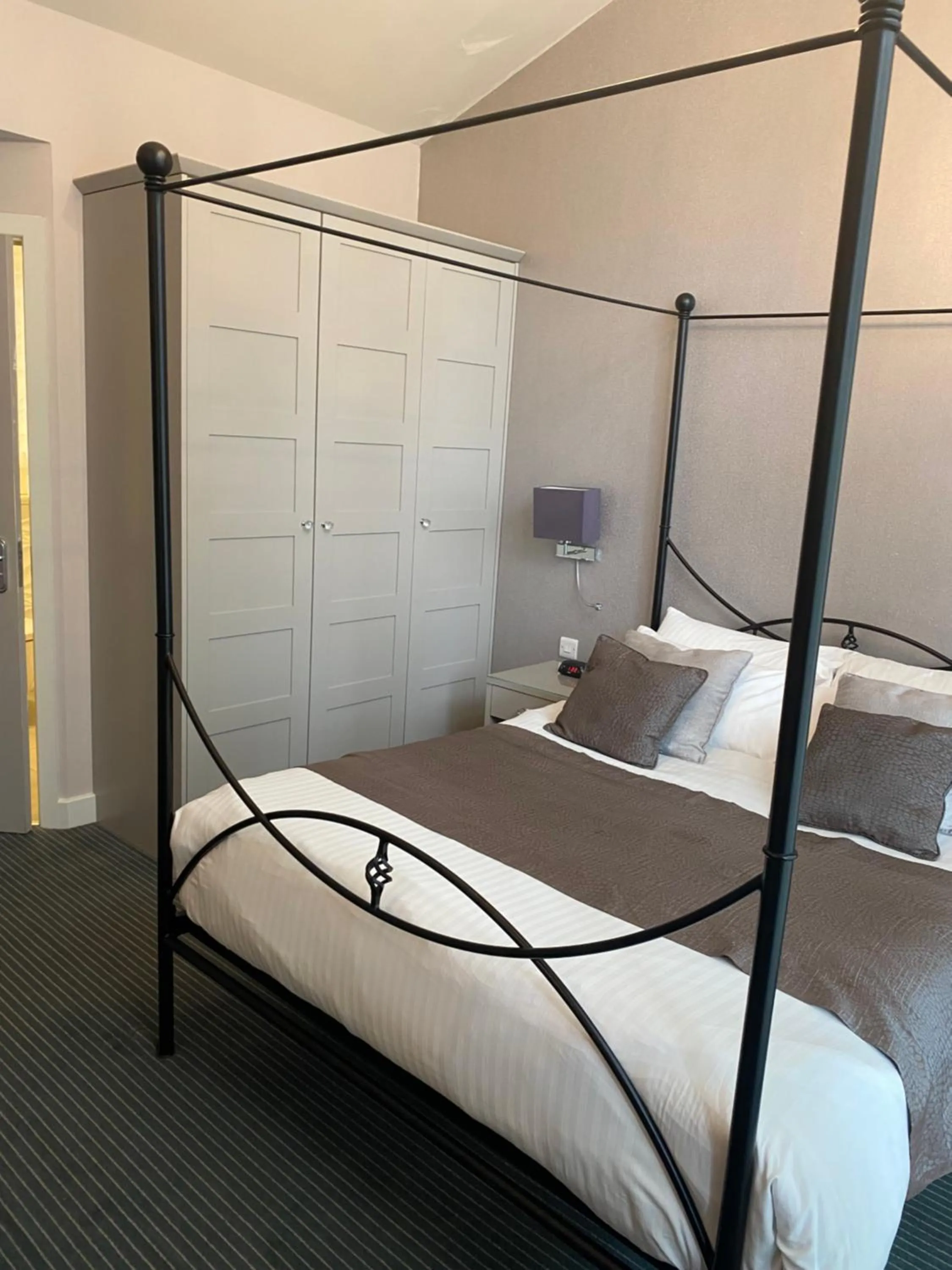 Bed in 315 Bar & Restaurant