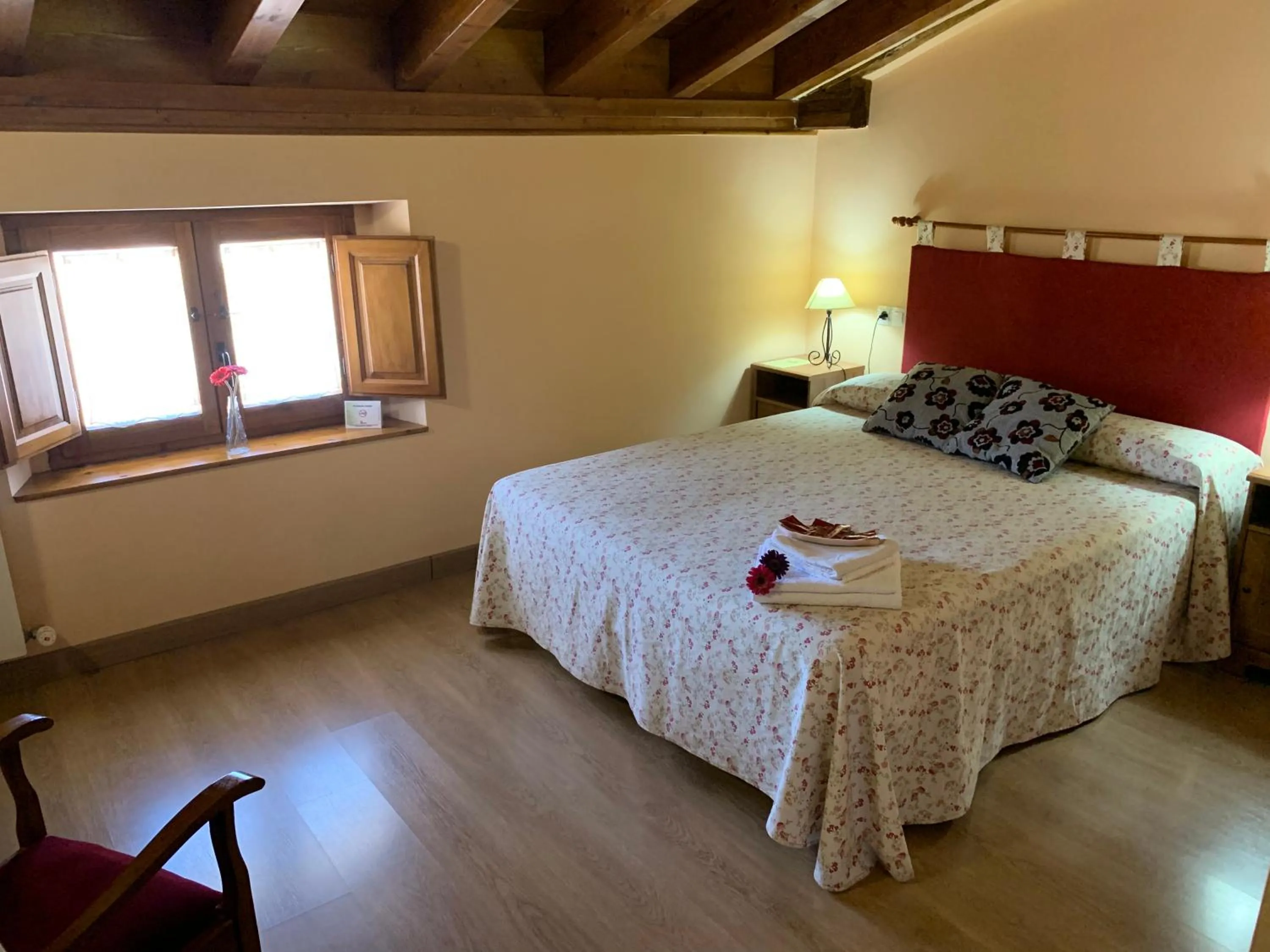 Photo of the whole room, Bed in La Cabala de Ibeas