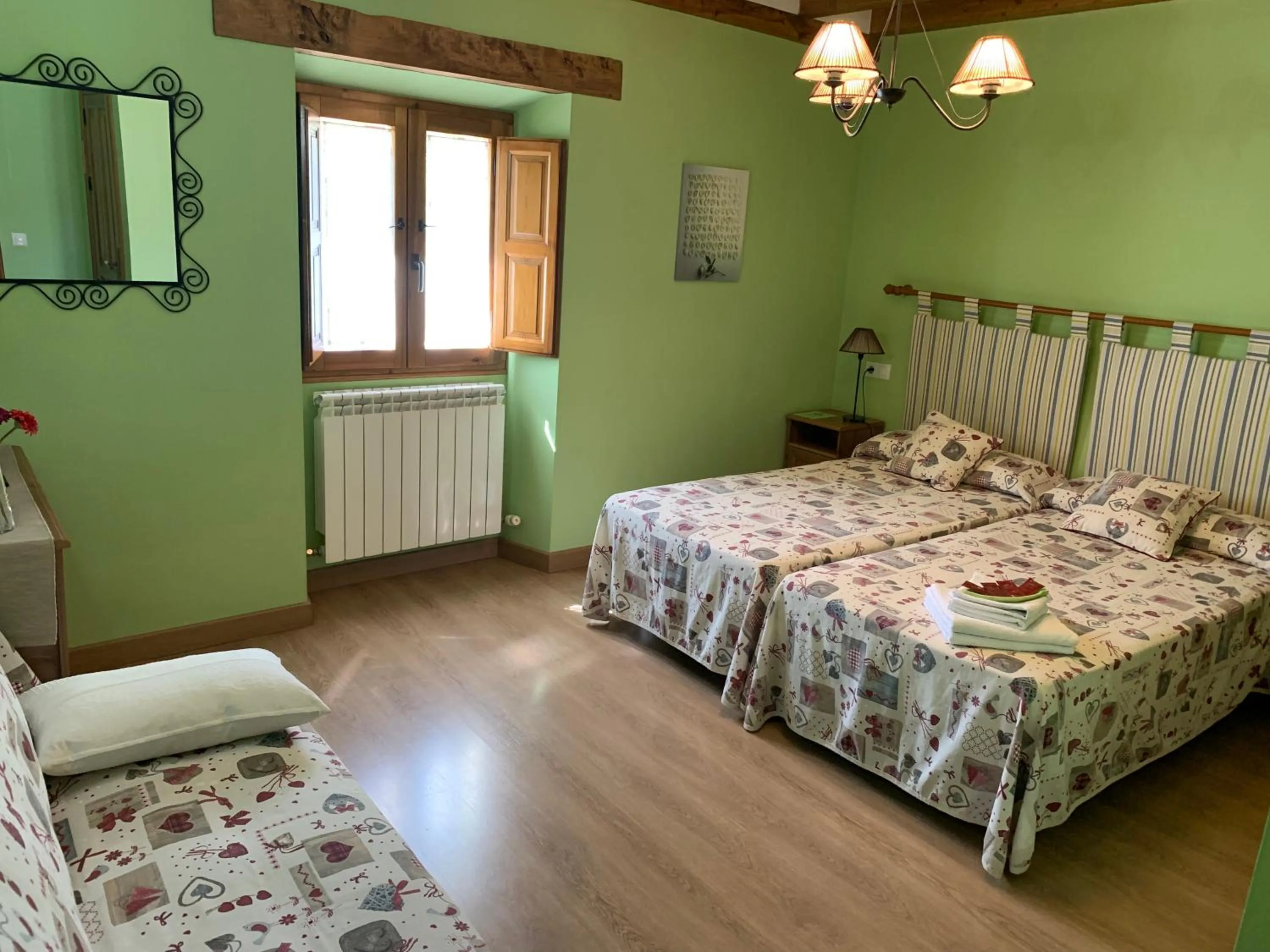 Photo of the whole room, Bed in La Cabala de Ibeas