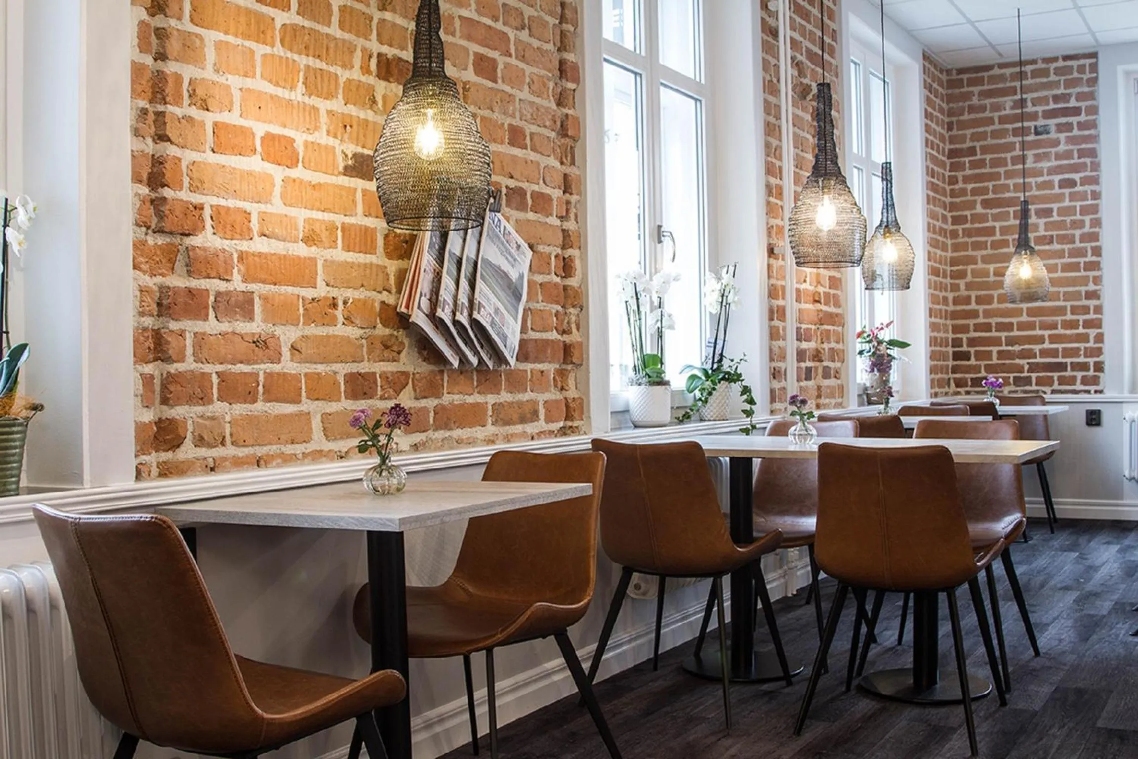 Restaurant/places to eat in Livin Station Hotel