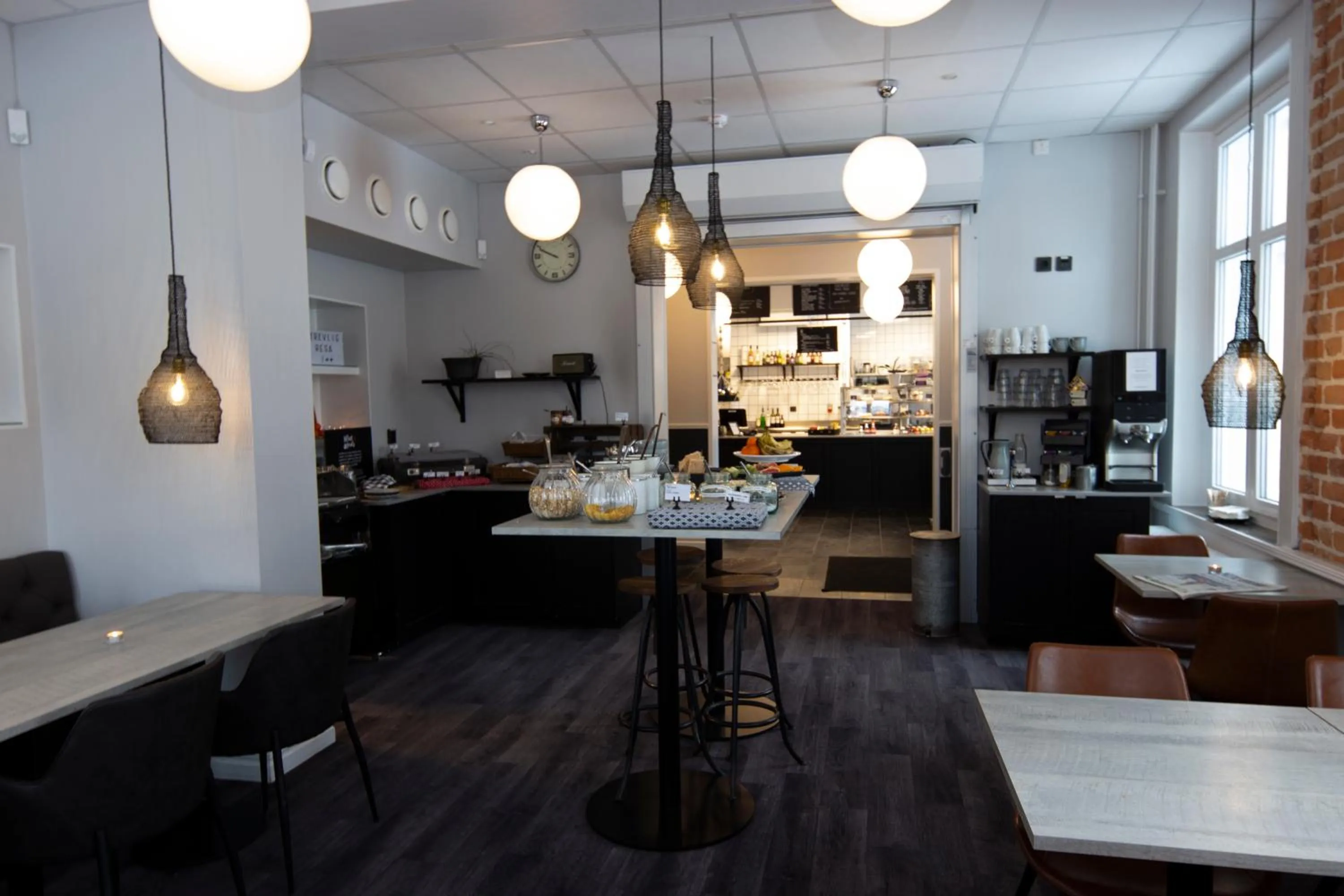 Coffee/tea facilities in Livin Station Hotel