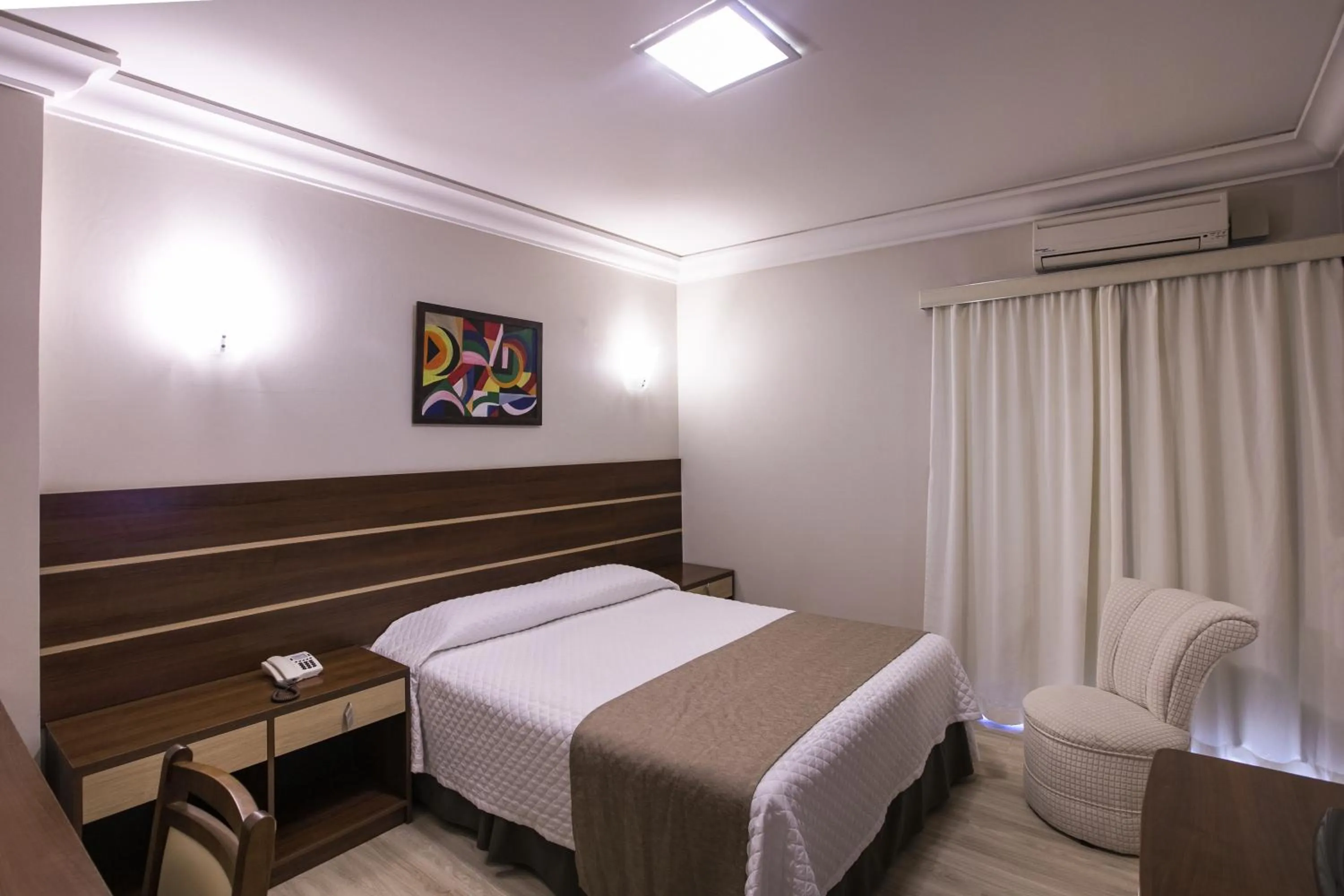 Bedroom, Bed in Hotel Lang Palace - Fica no Centro da Cidade