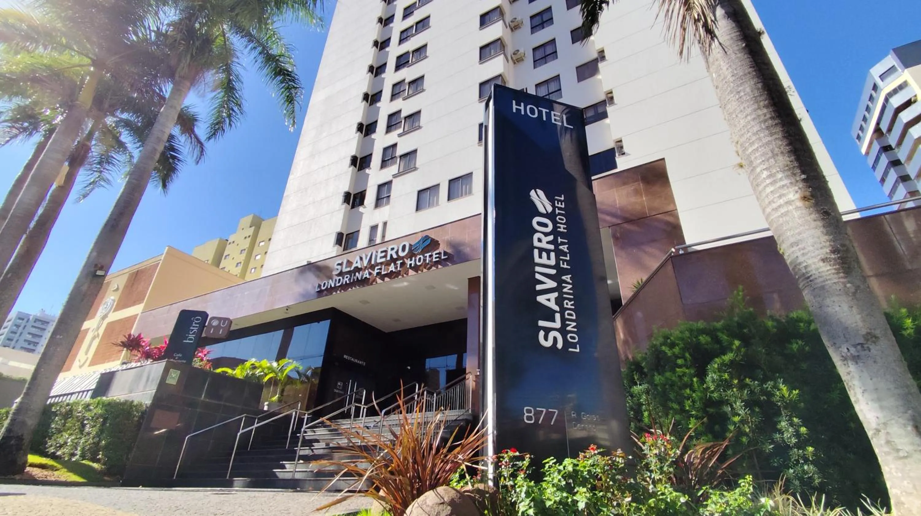 Facade/entrance in Slaviero Londrina Flat
