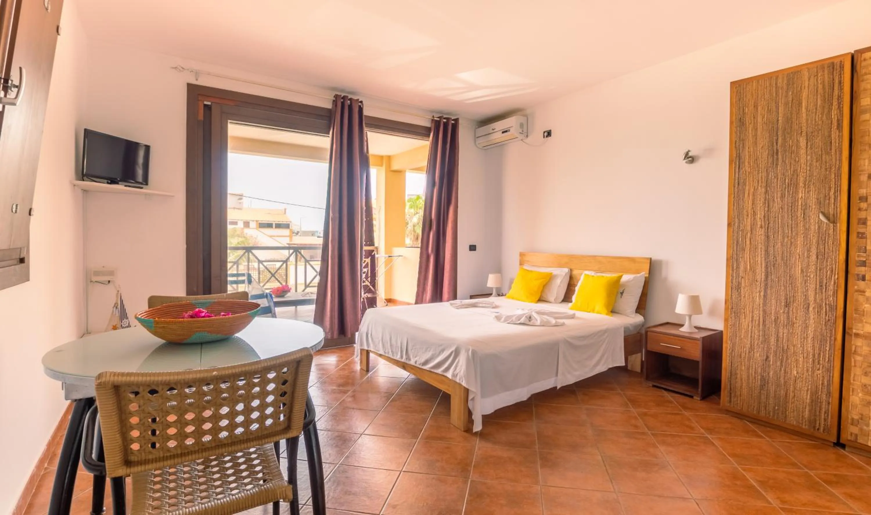 Photo of the whole room, Bed in Porto Antigo Hotel BB