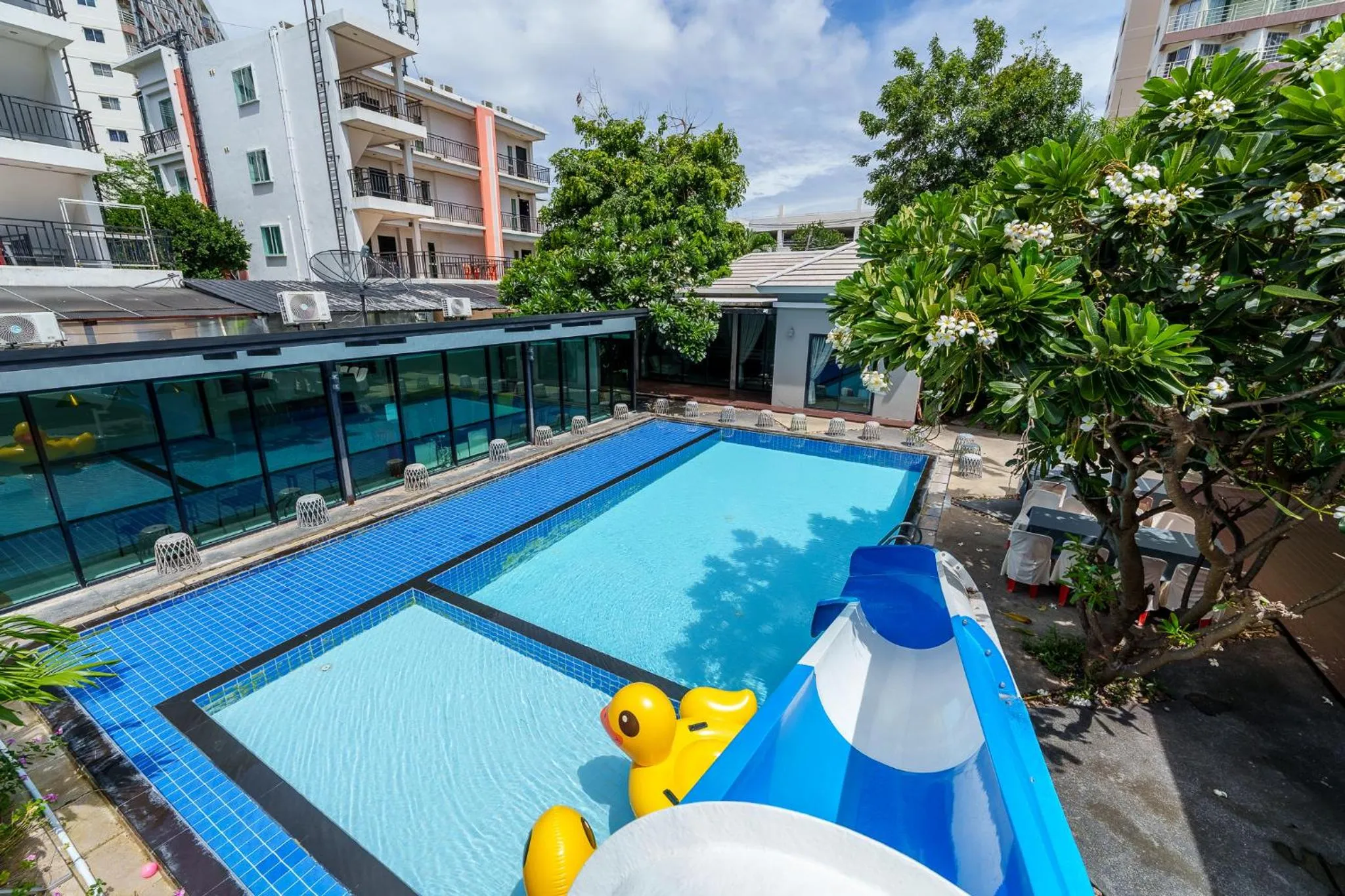 Swimming pool in Villa Navin