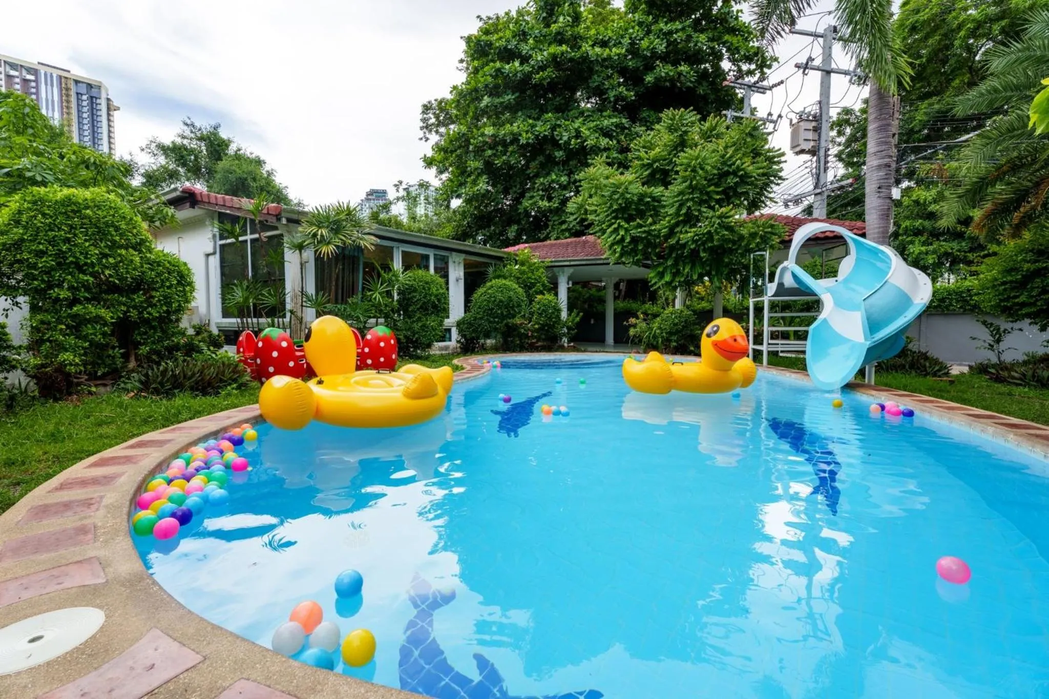 Pool view in Villa Navin