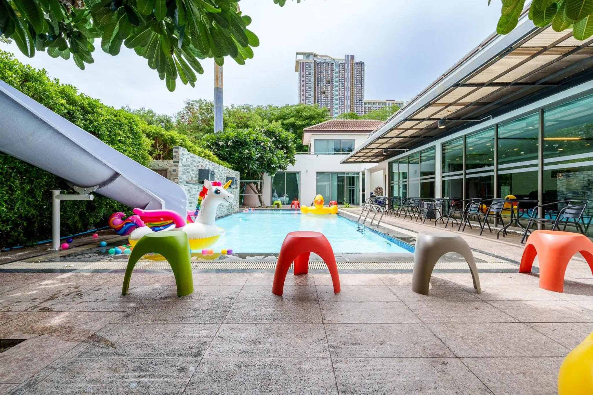 Swimming pool in Villa Navin