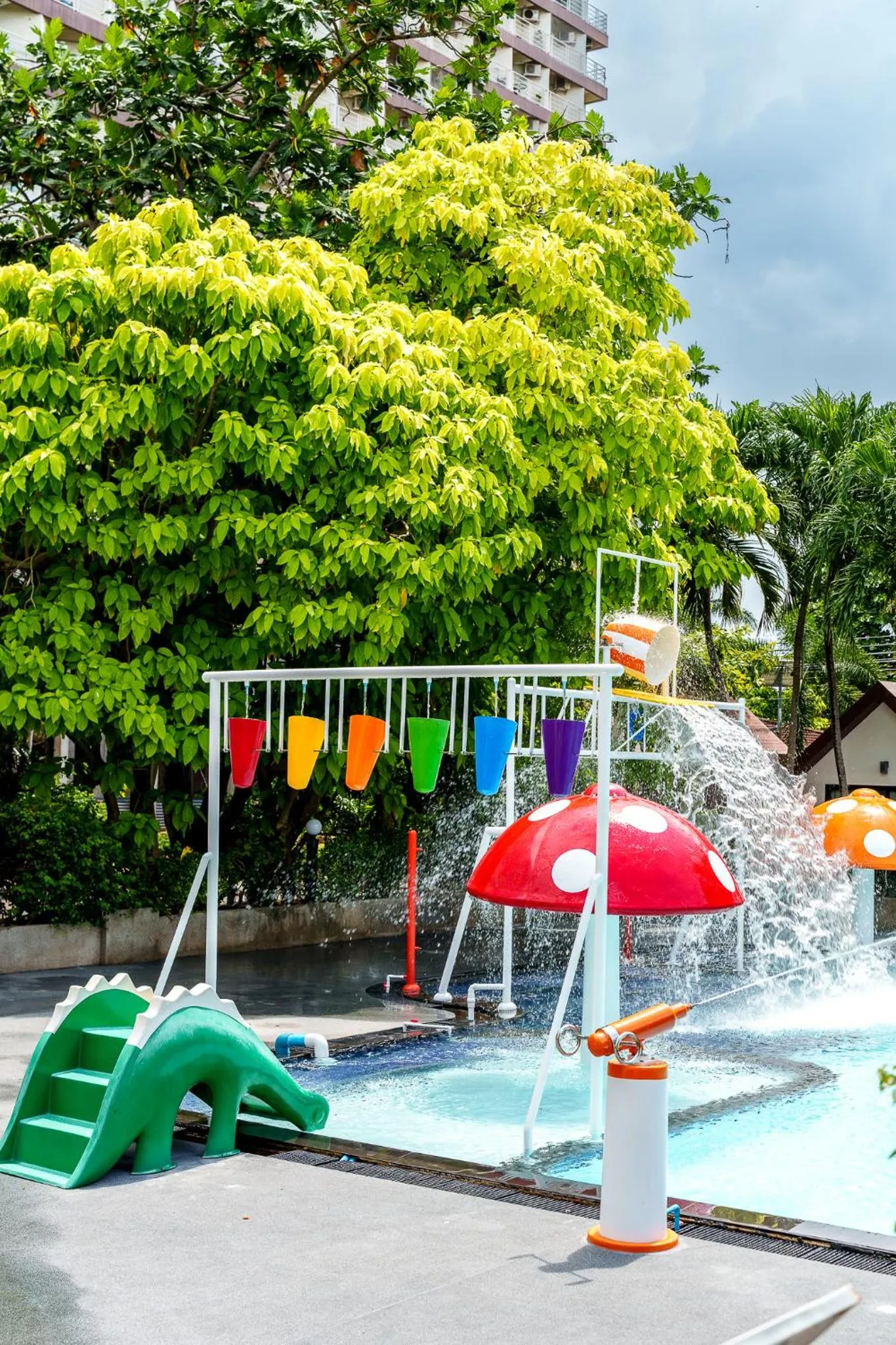 Swimming pool in Villa Navin