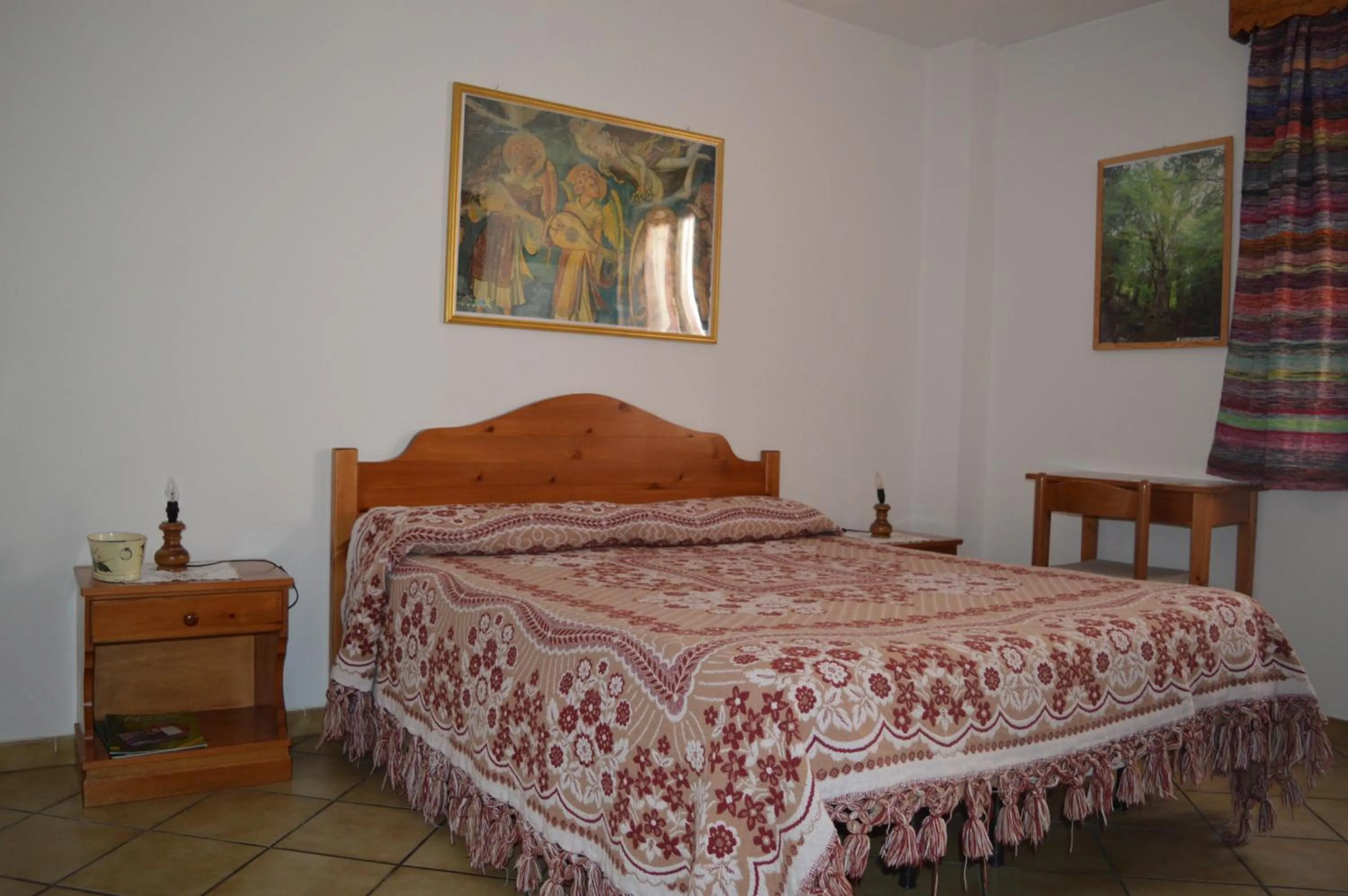 Photo of the whole room in Dulcamara