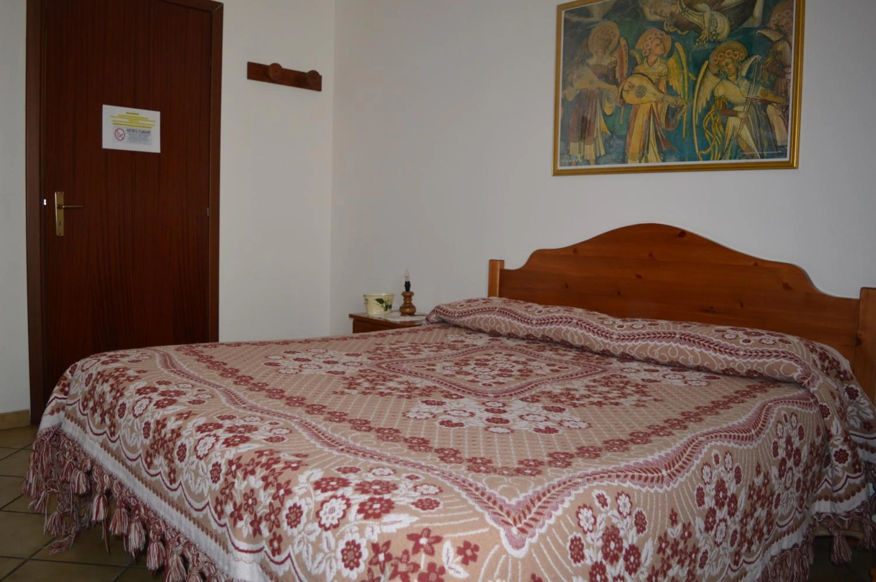 Photo of the whole room in Dulcamara