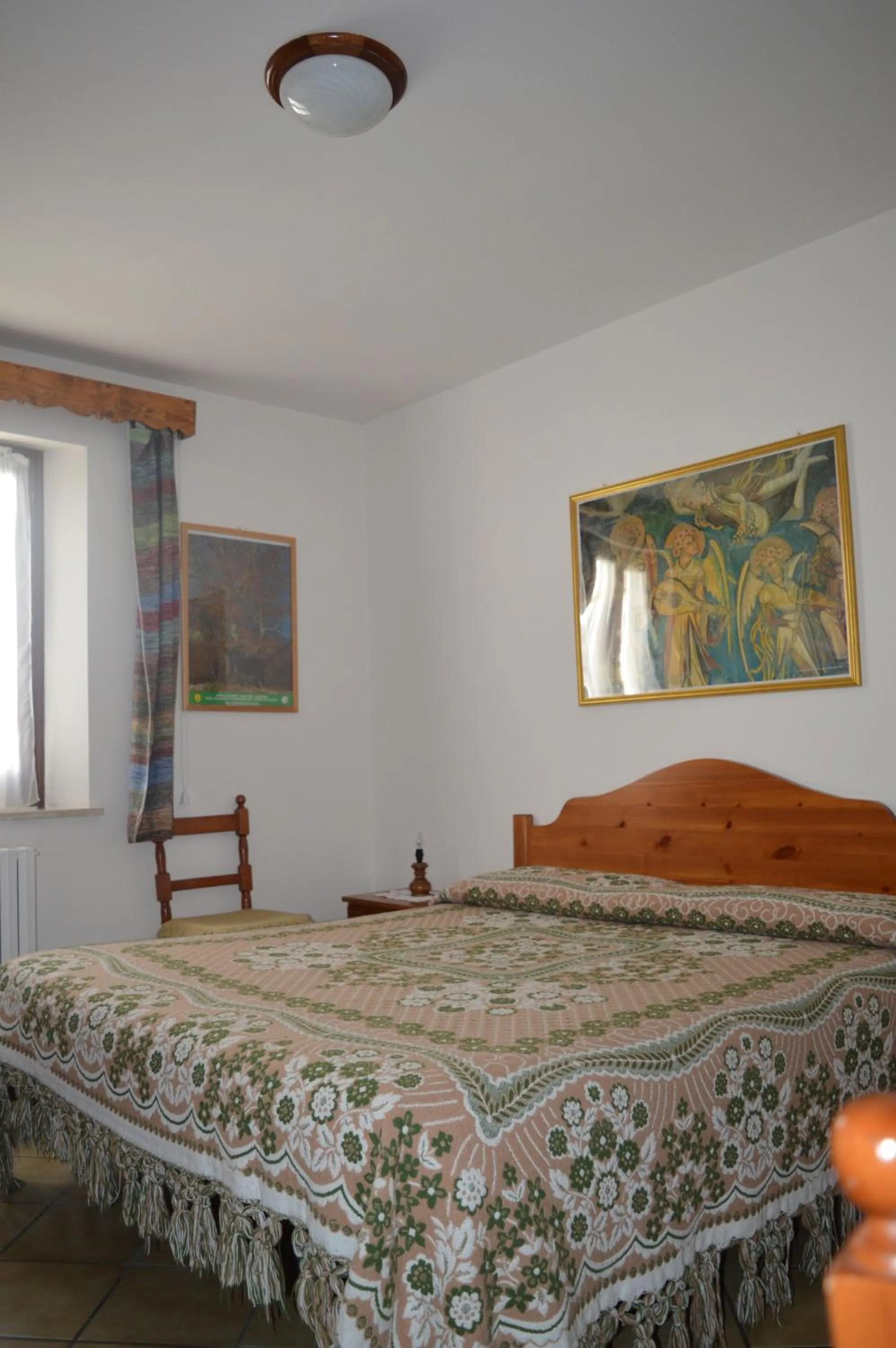 Photo of the whole room in Dulcamara