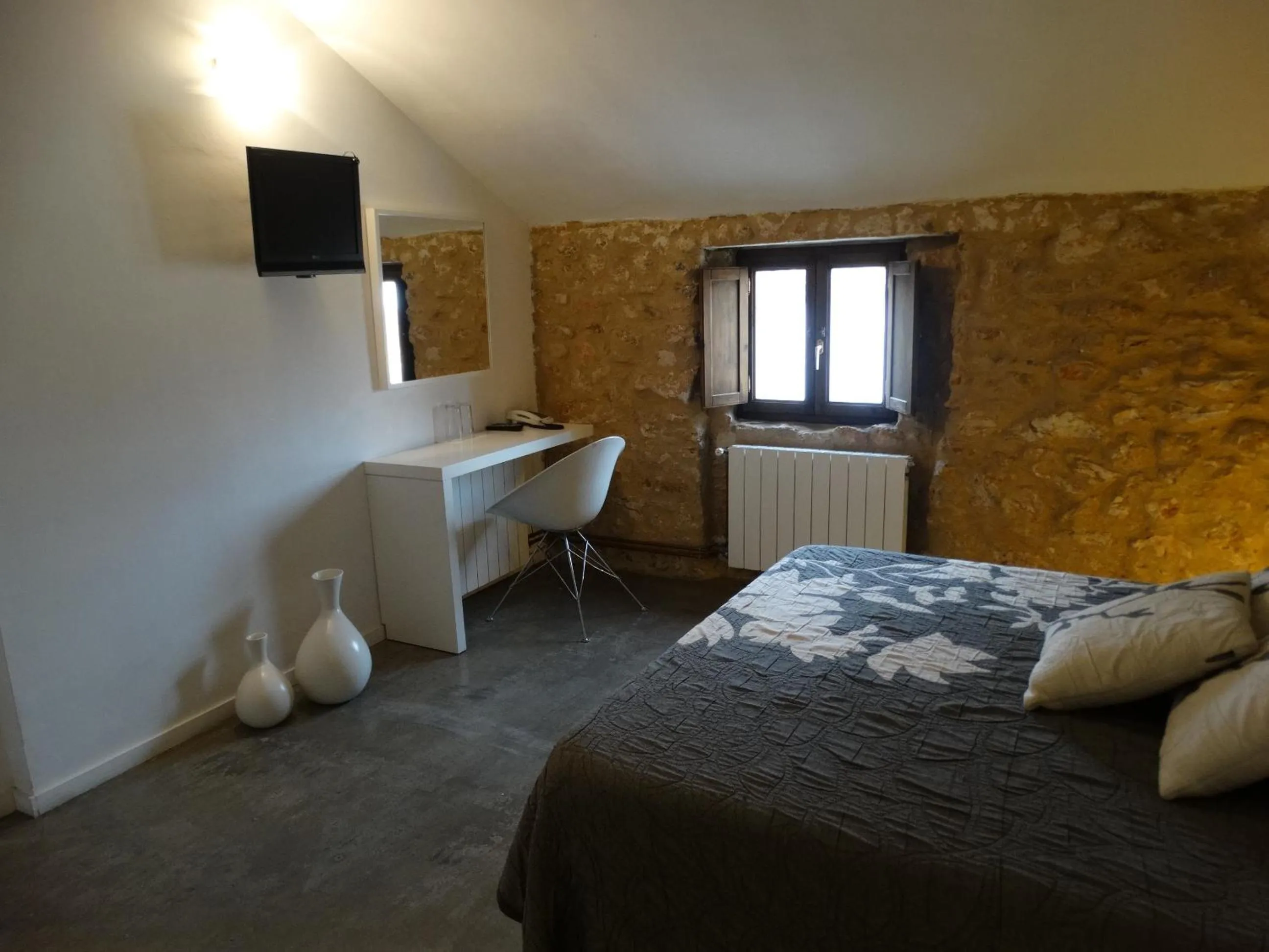 Photo of the whole room, Bed in Hotel Raimblanc