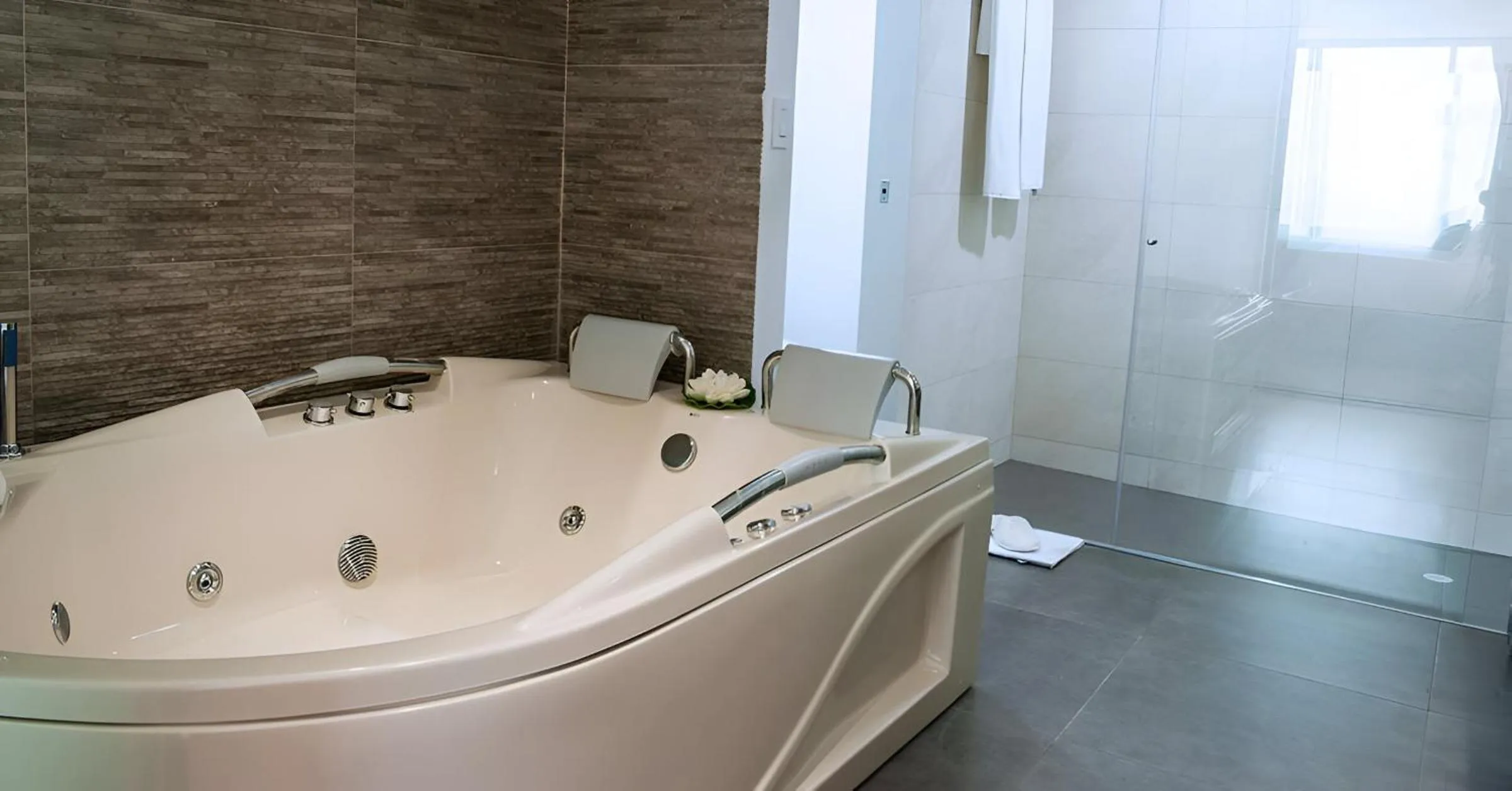 Bath in Hotel Grand Park