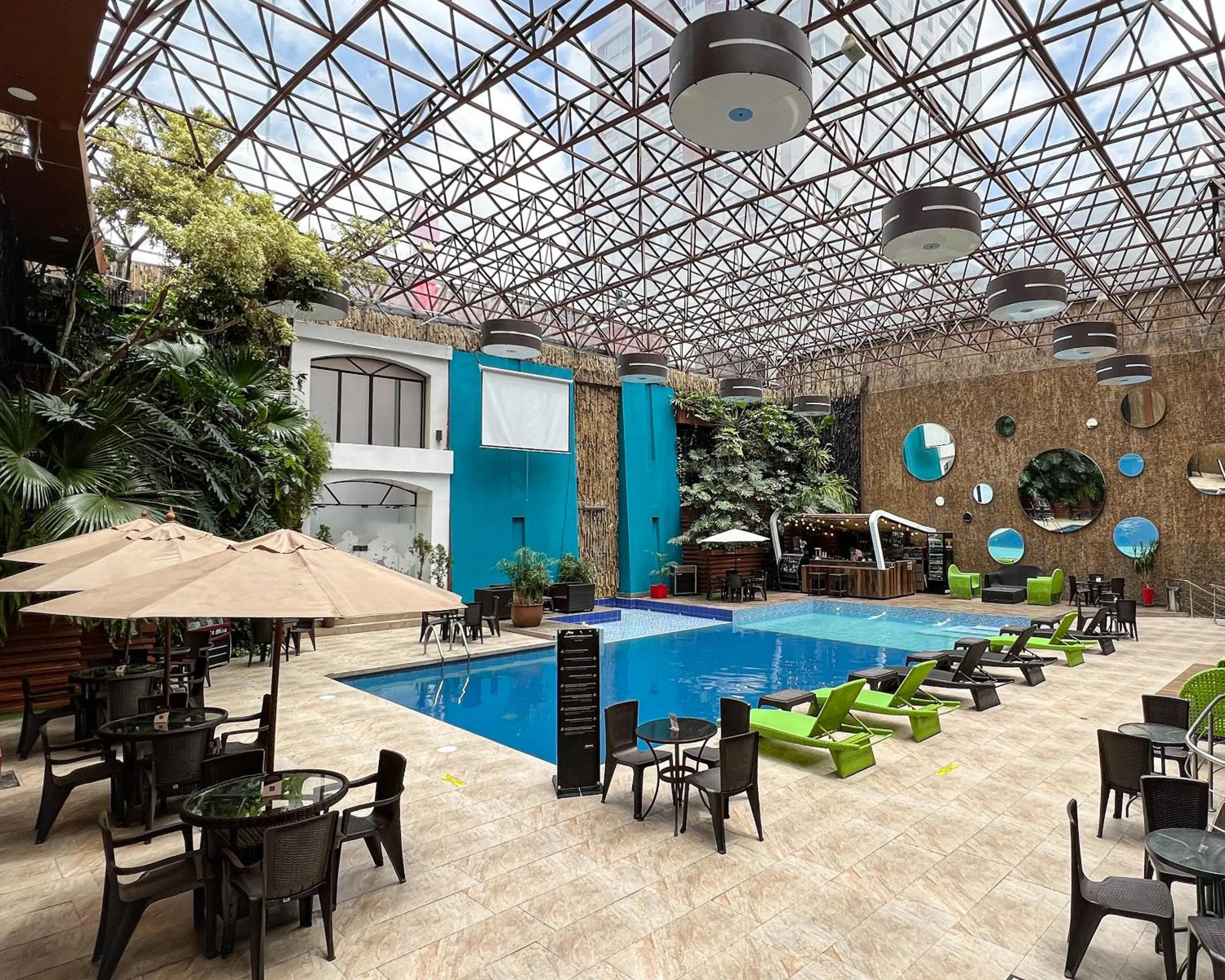 Swimming pool in Hotel Grand Park