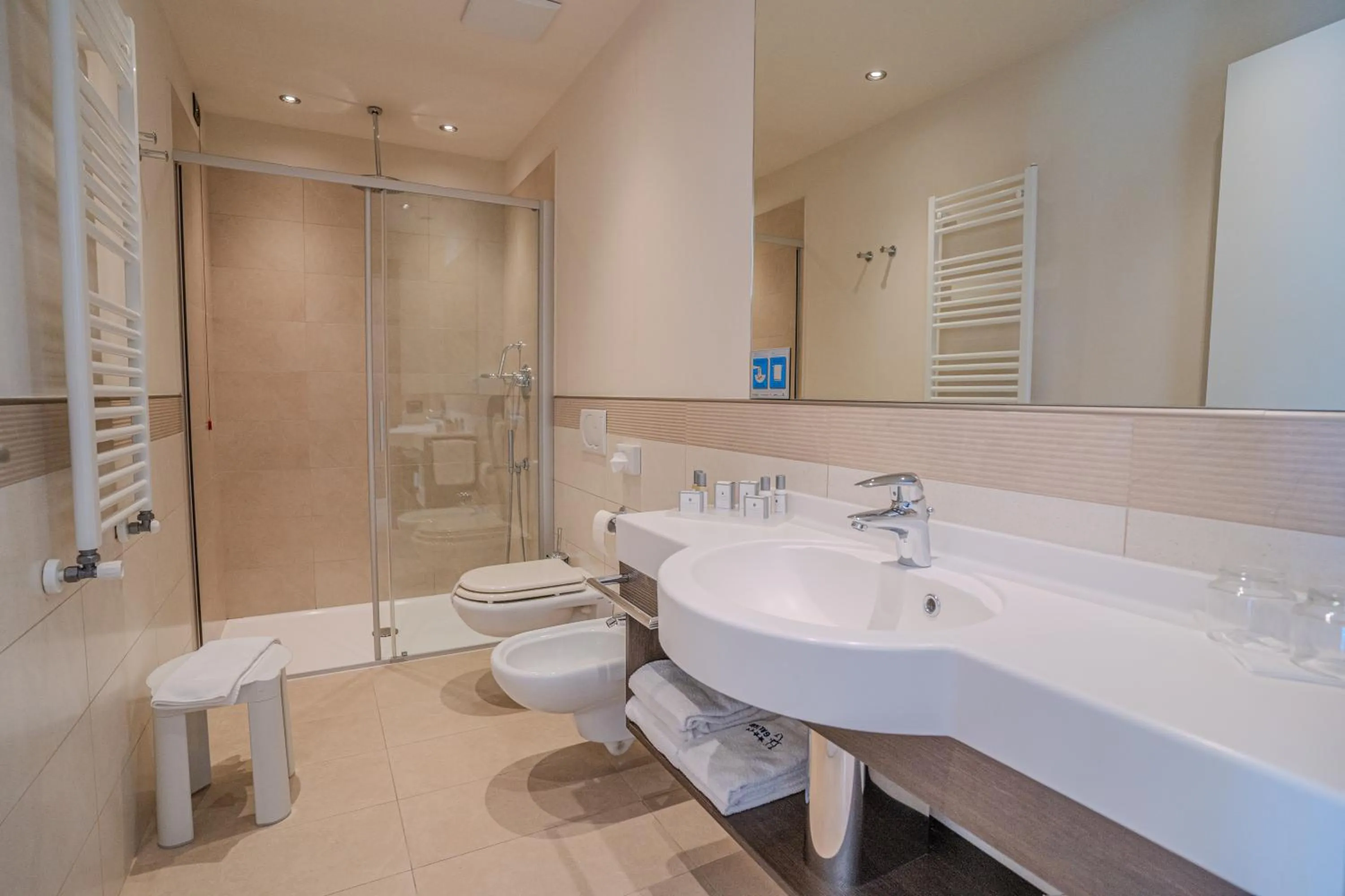 Shower in Hotel Galvani