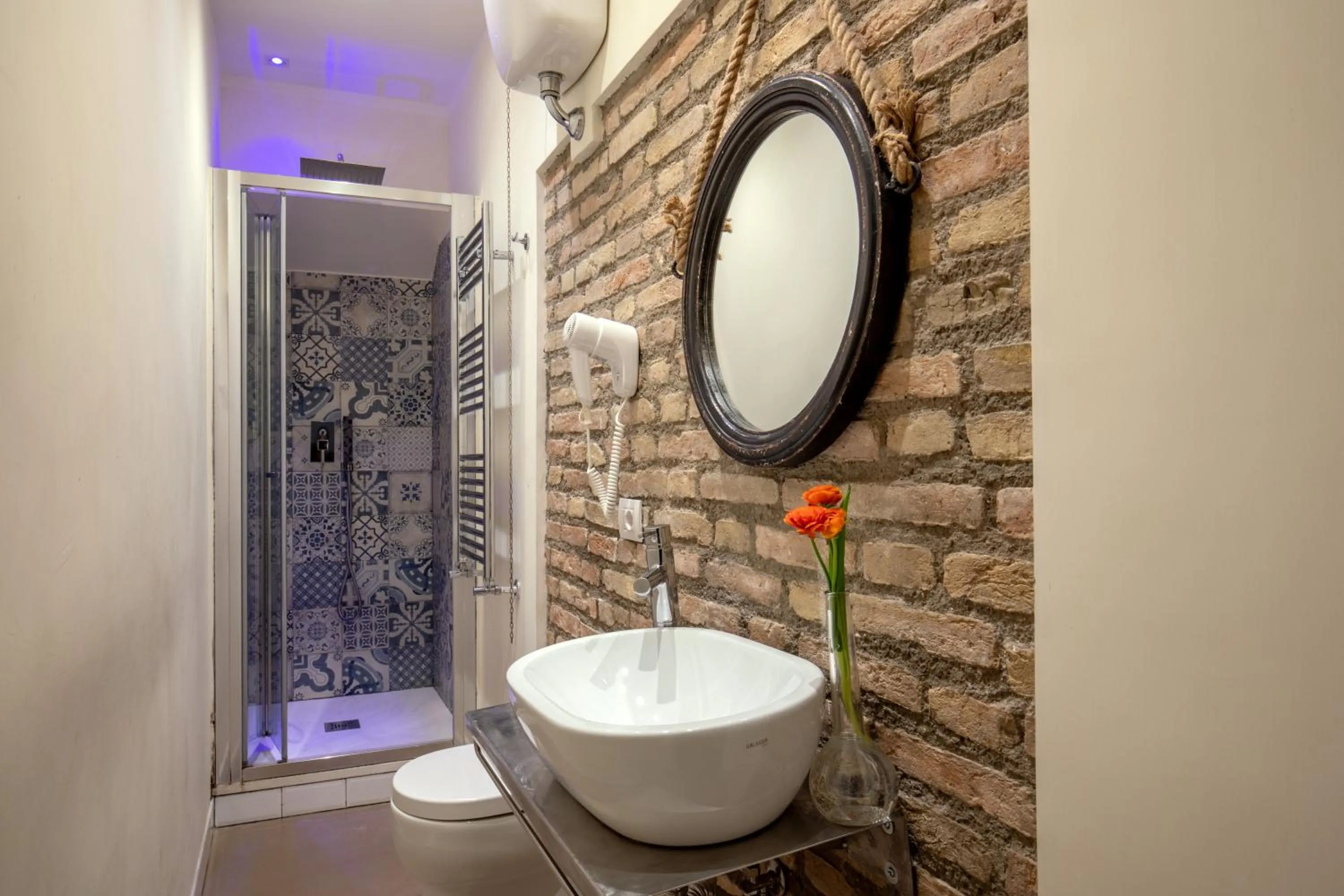 Bathroom in Spagna Secret Rooms