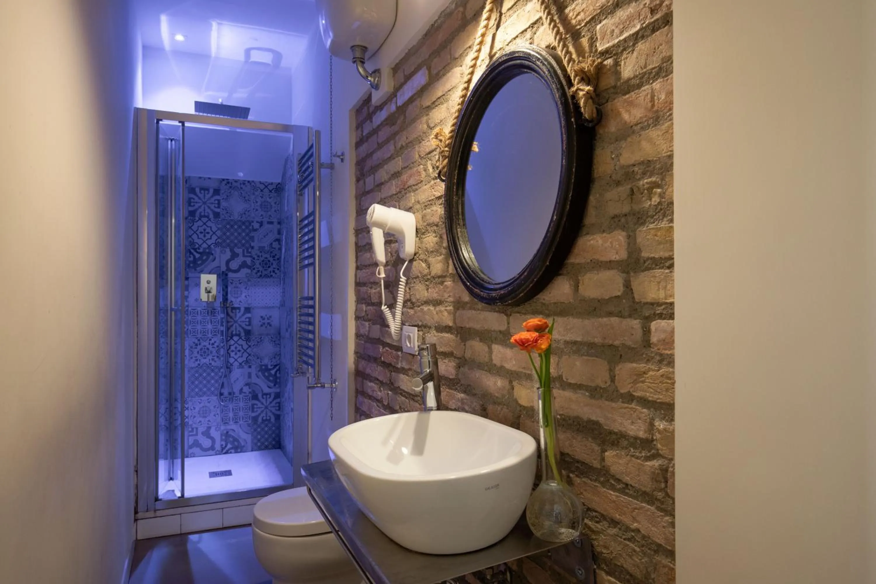 Bathroom in Spagna Secret Rooms