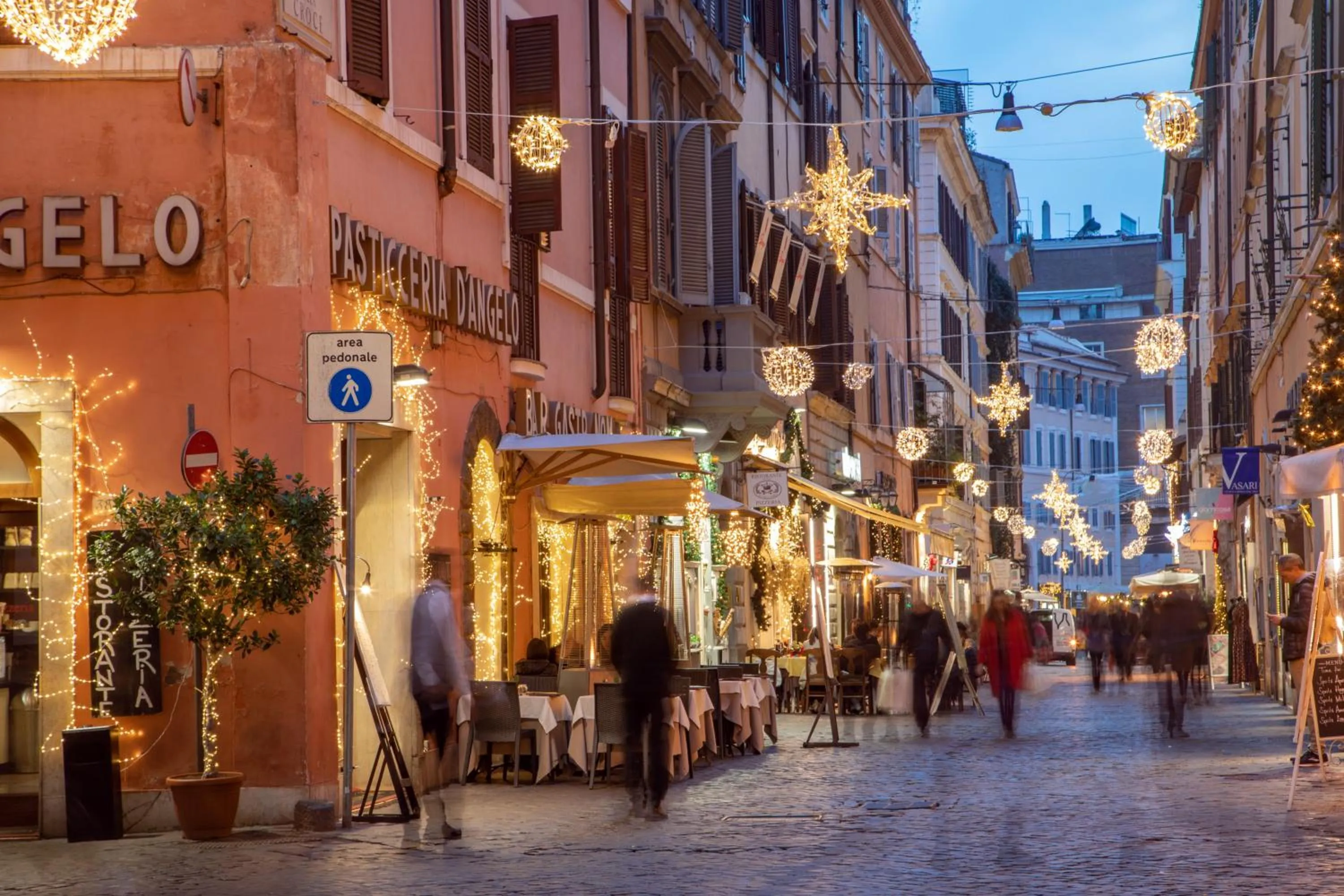 People in Spagna Secret Rooms