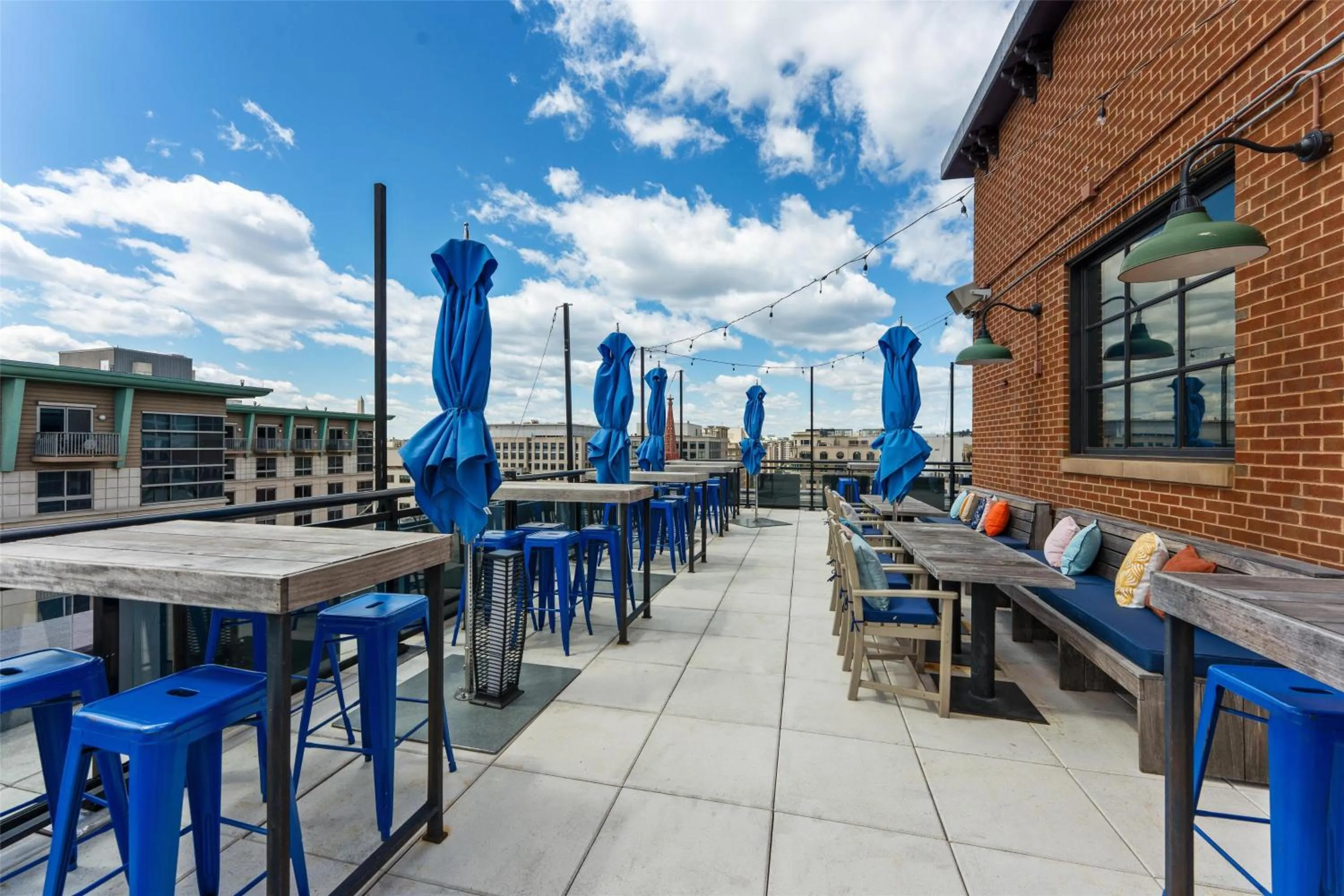 Lounge or bar in Motto by Hilton Washington DC City Center