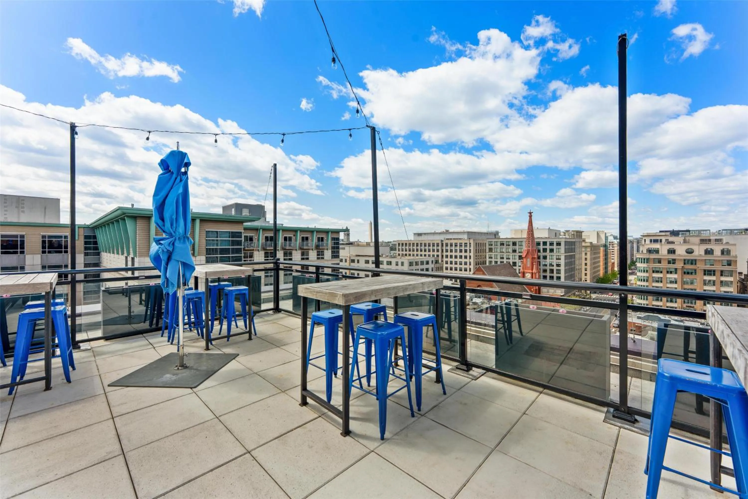 Lounge or bar in Motto by Hilton Washington DC City Center