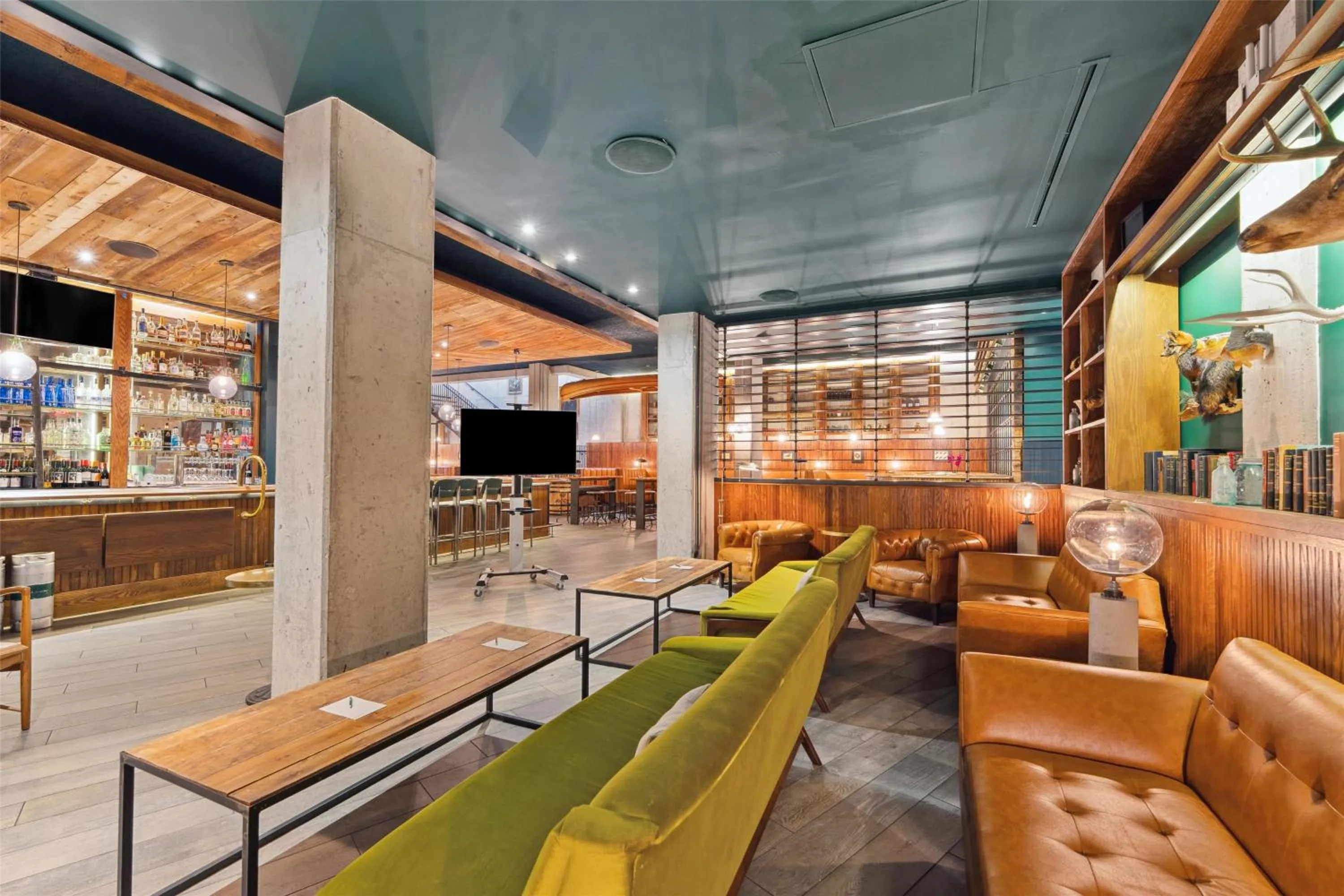 Lounge or bar in Motto by Hilton Washington DC City Center