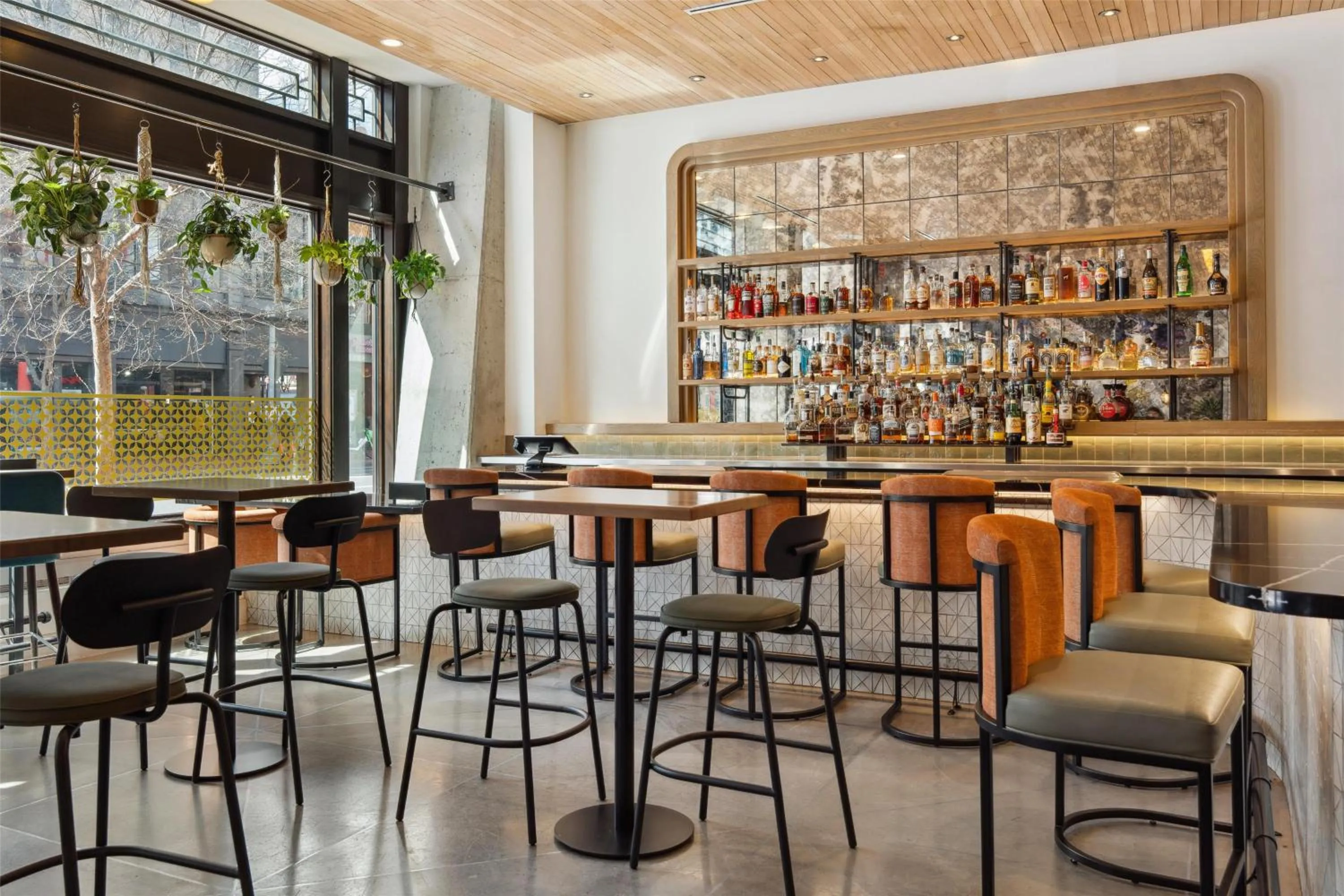 Lounge or bar in Motto by Hilton Washington DC City Center