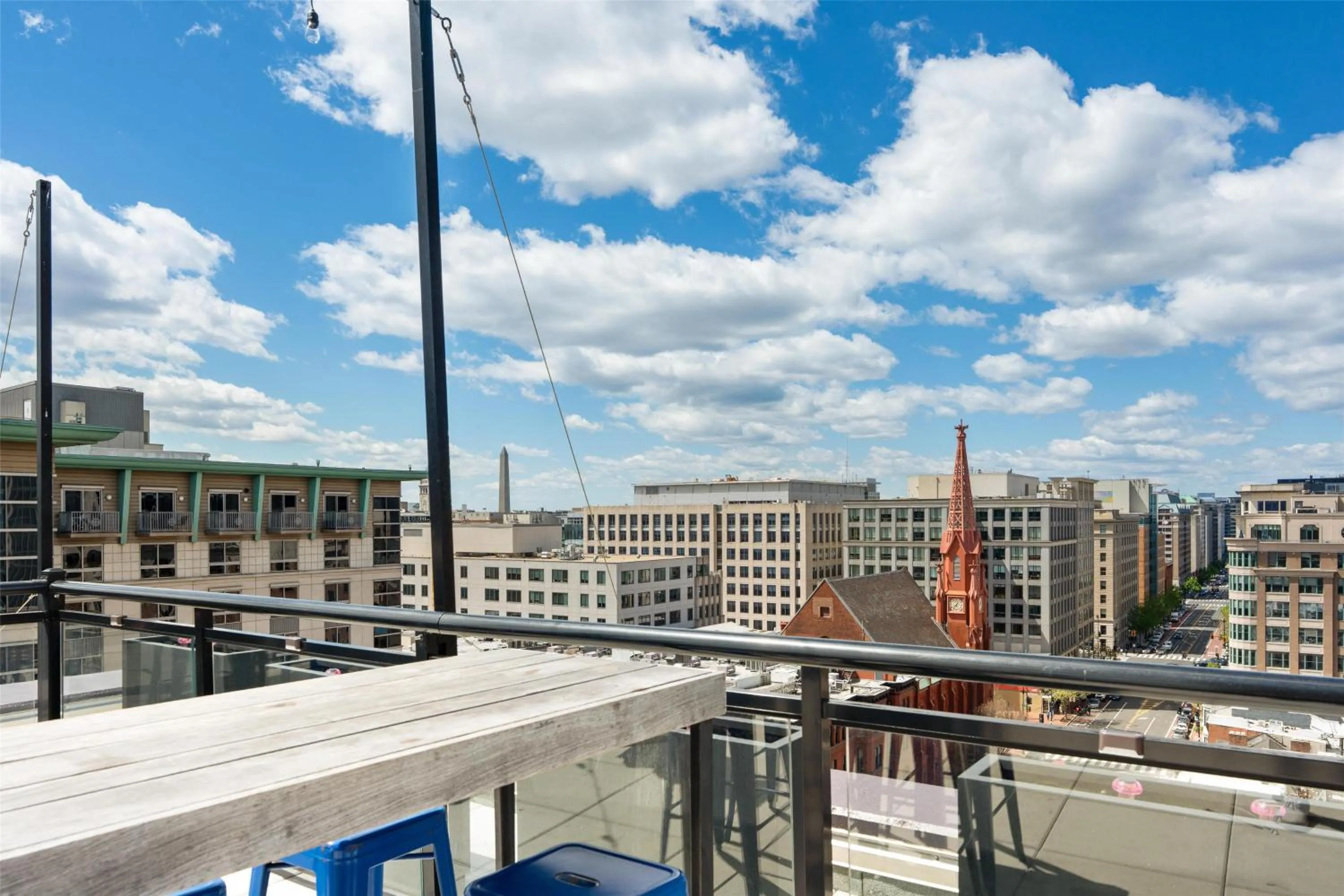 Lounge or bar in Motto by Hilton Washington DC City Center