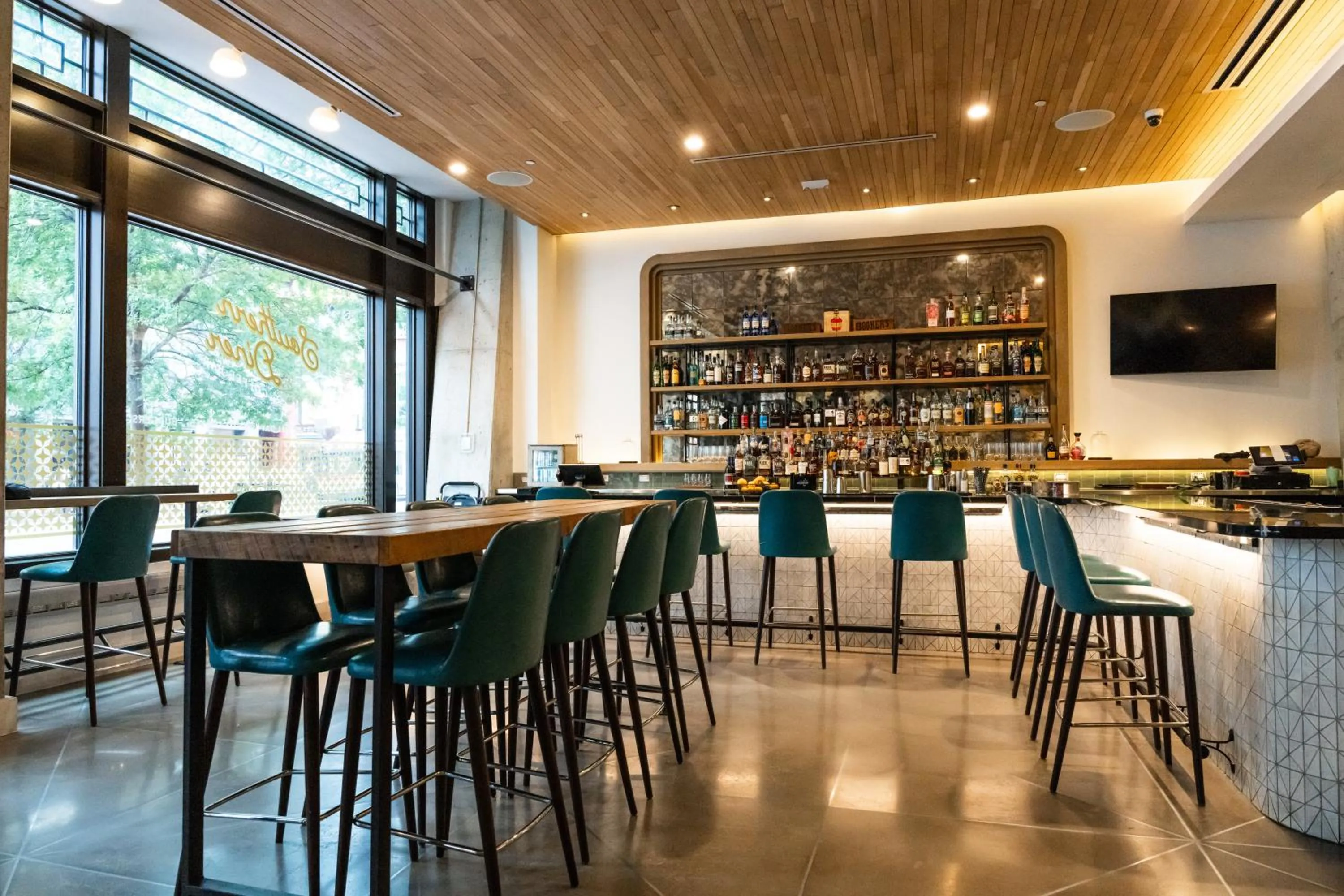 Restaurant/places to eat in Motto by Hilton Washington DC City Center