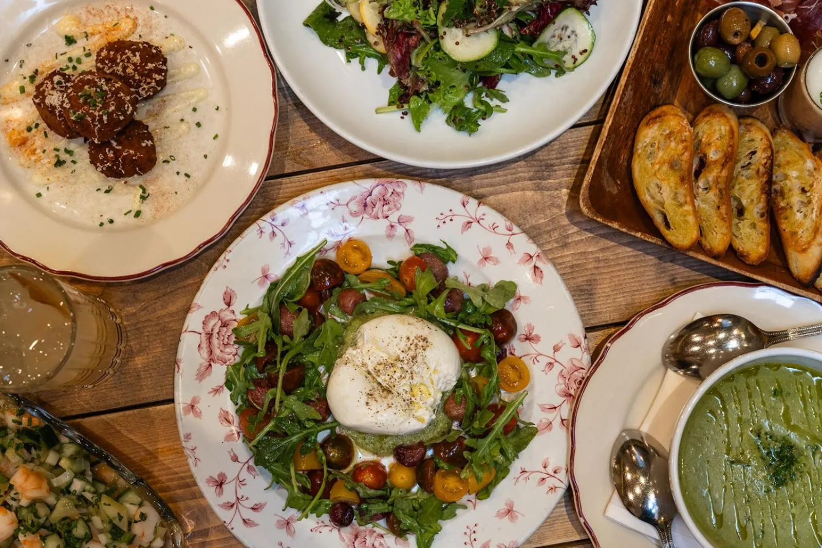 Restaurant/places to eat in Motto by Hilton Washington DC City Center