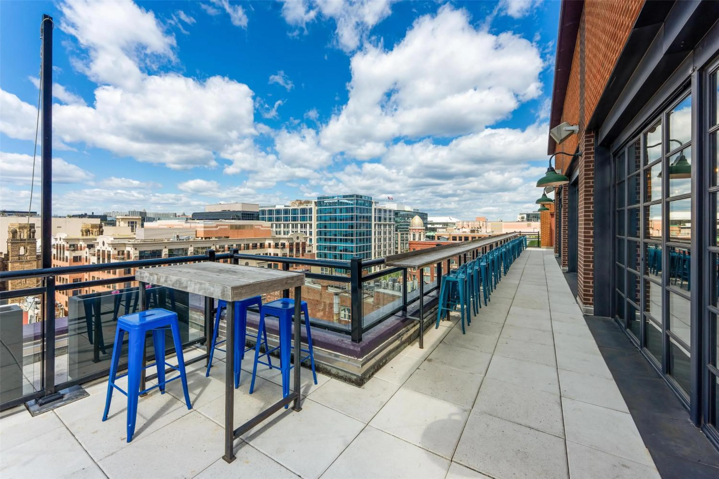 Lounge or bar in Motto by Hilton Washington DC City Center