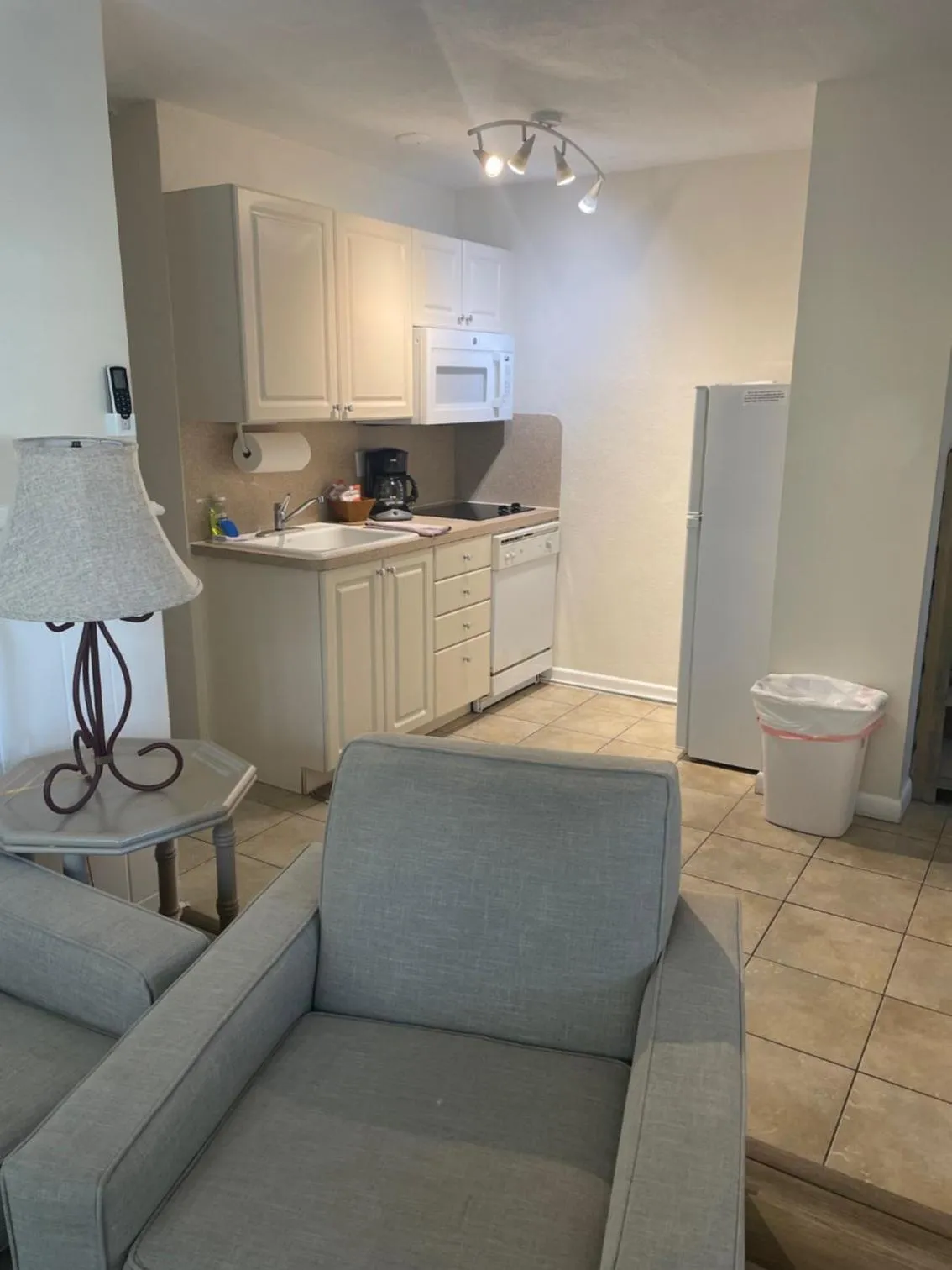 Kitchen or kitchenette in Venice Beach Villas