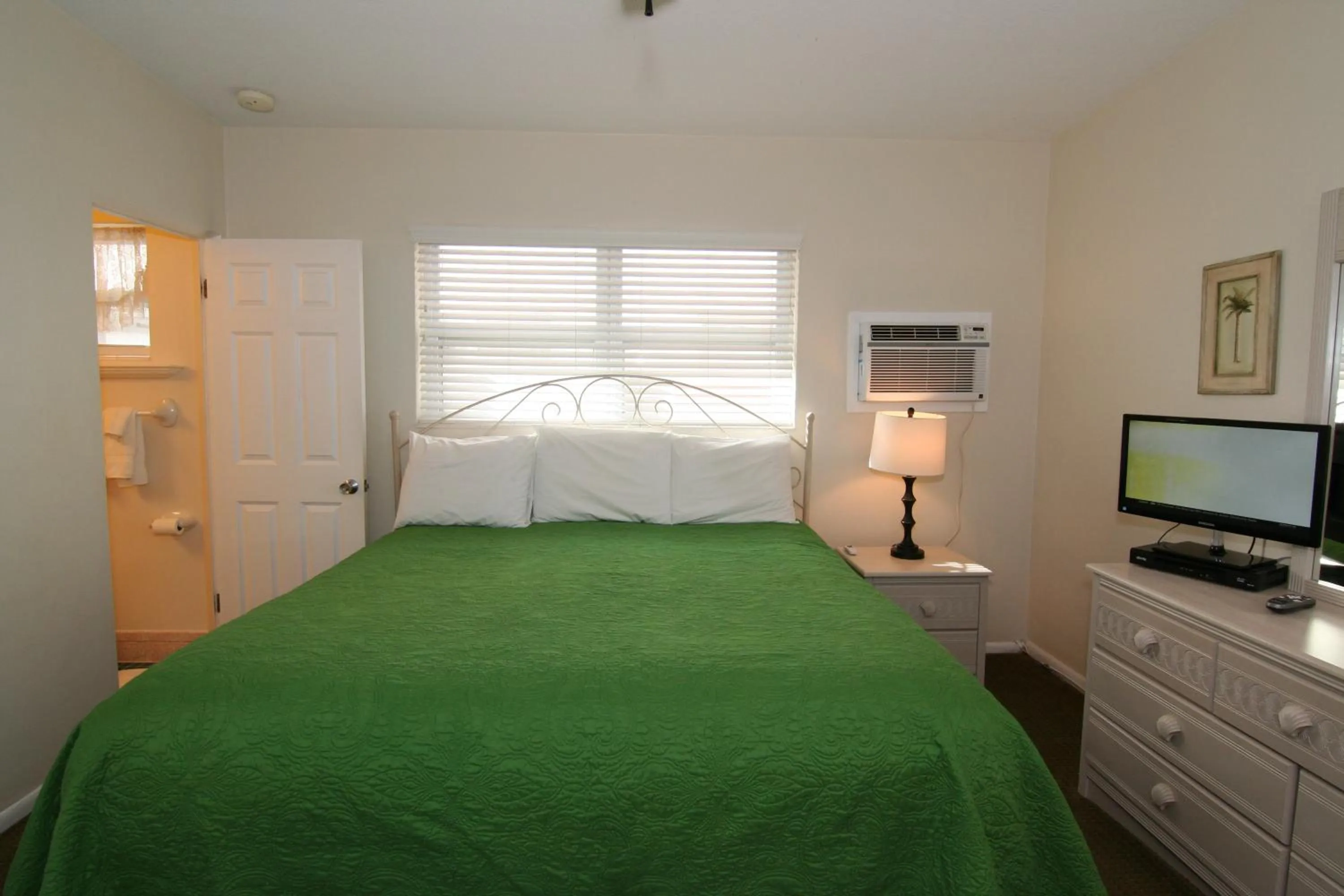 Bedroom, Bed in Venice Beach Villas
