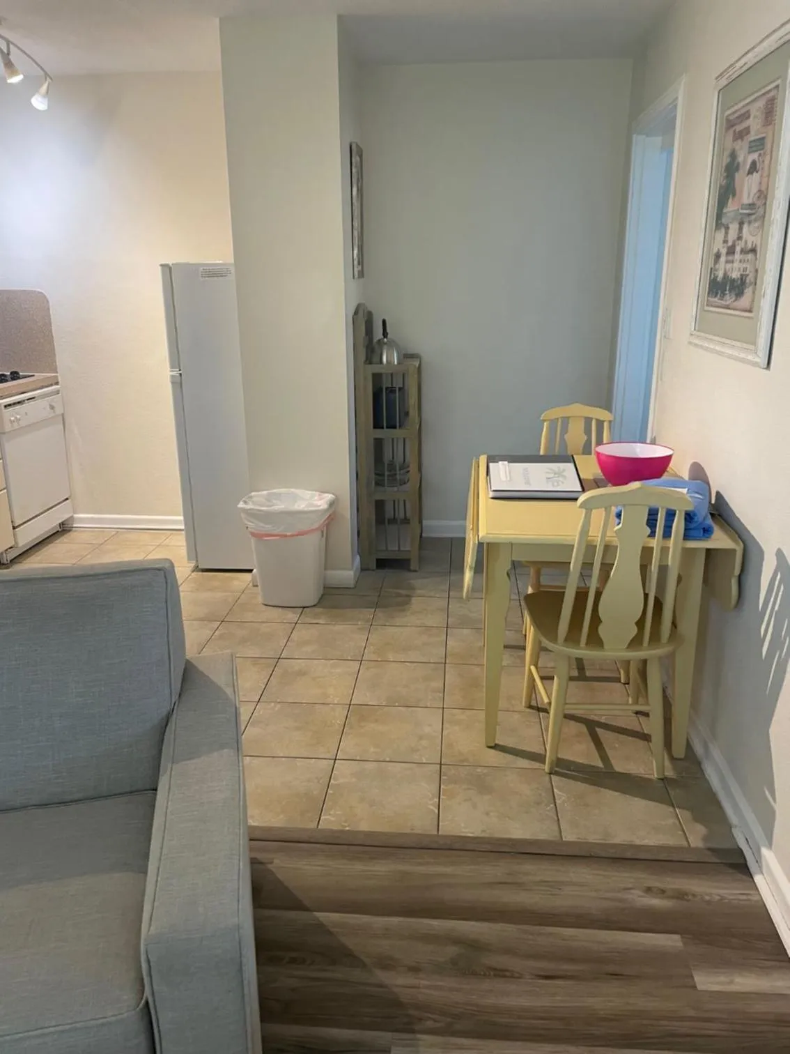 Dining area in Venice Beach Villas