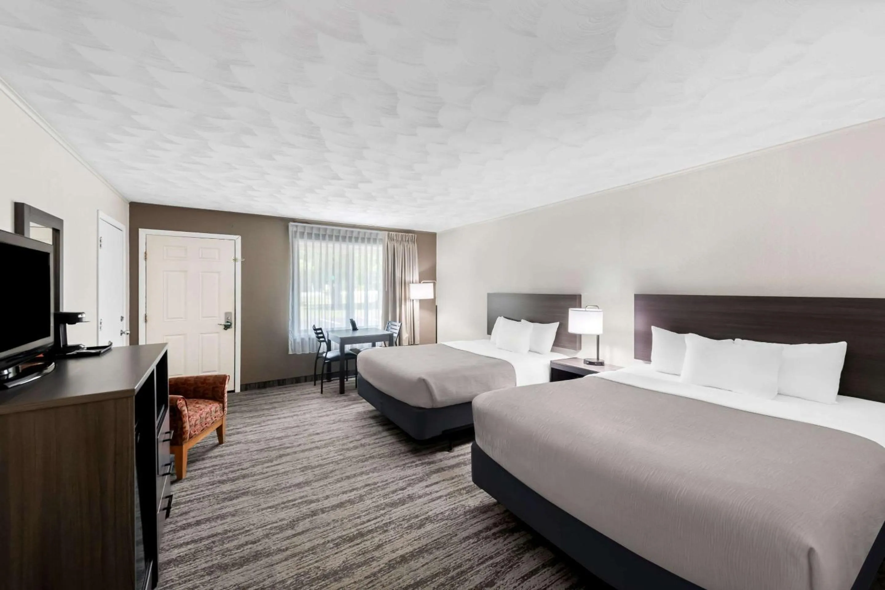 Bedroom, Bed in Quality Inn & Suites Munising