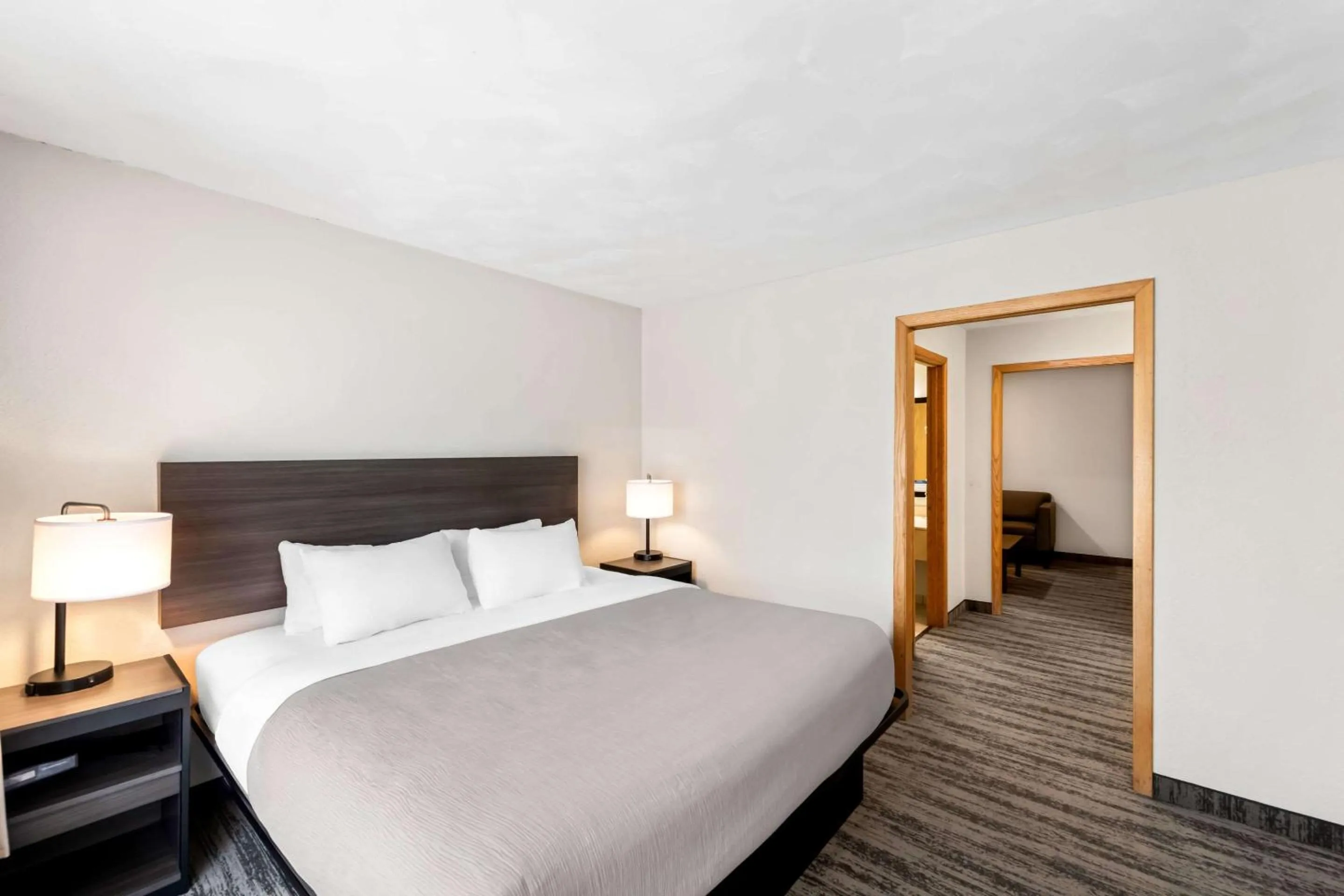 Bedroom, Bed in Quality Inn & Suites Munising