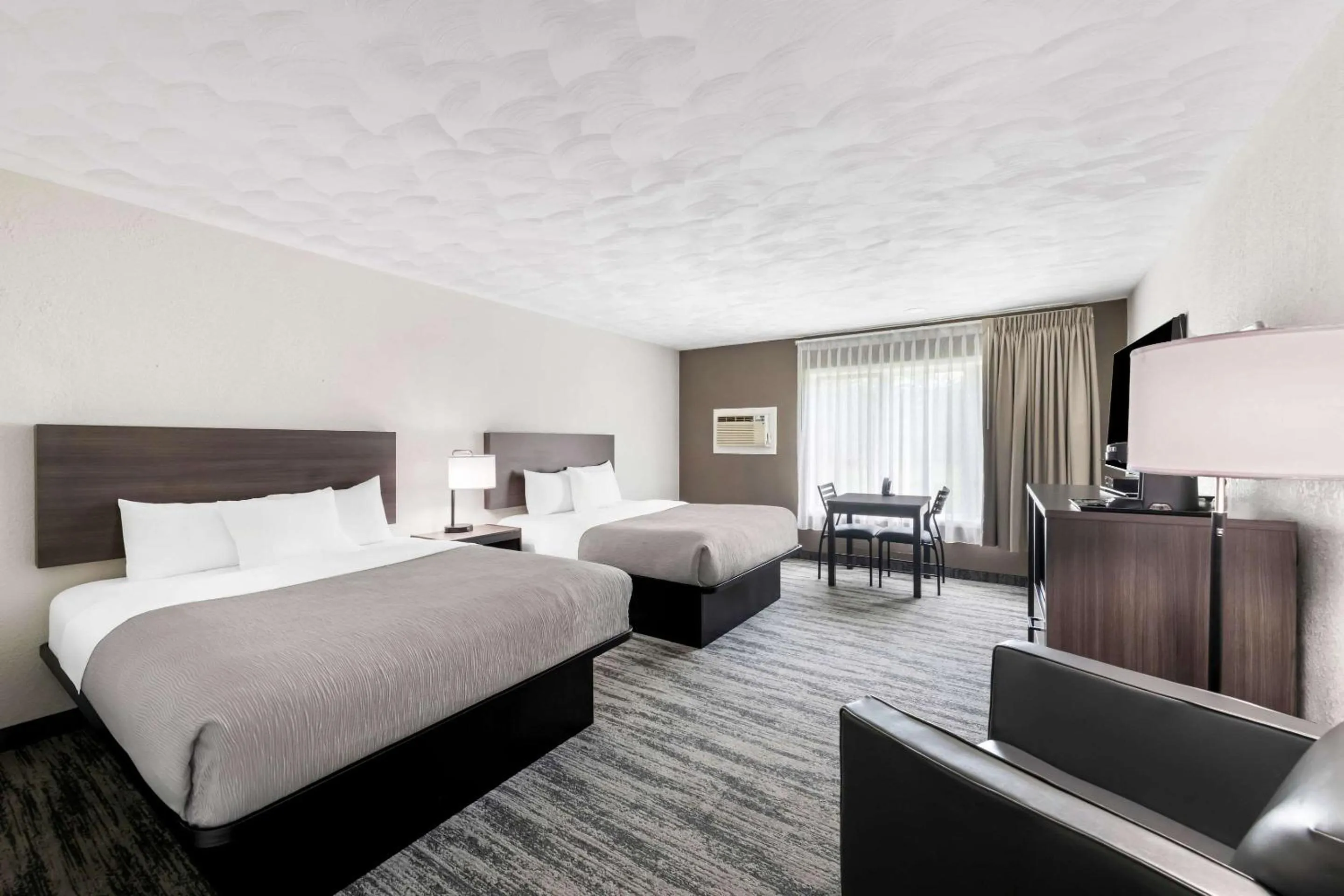 Bedroom, Bed in Quality Inn & Suites Munising