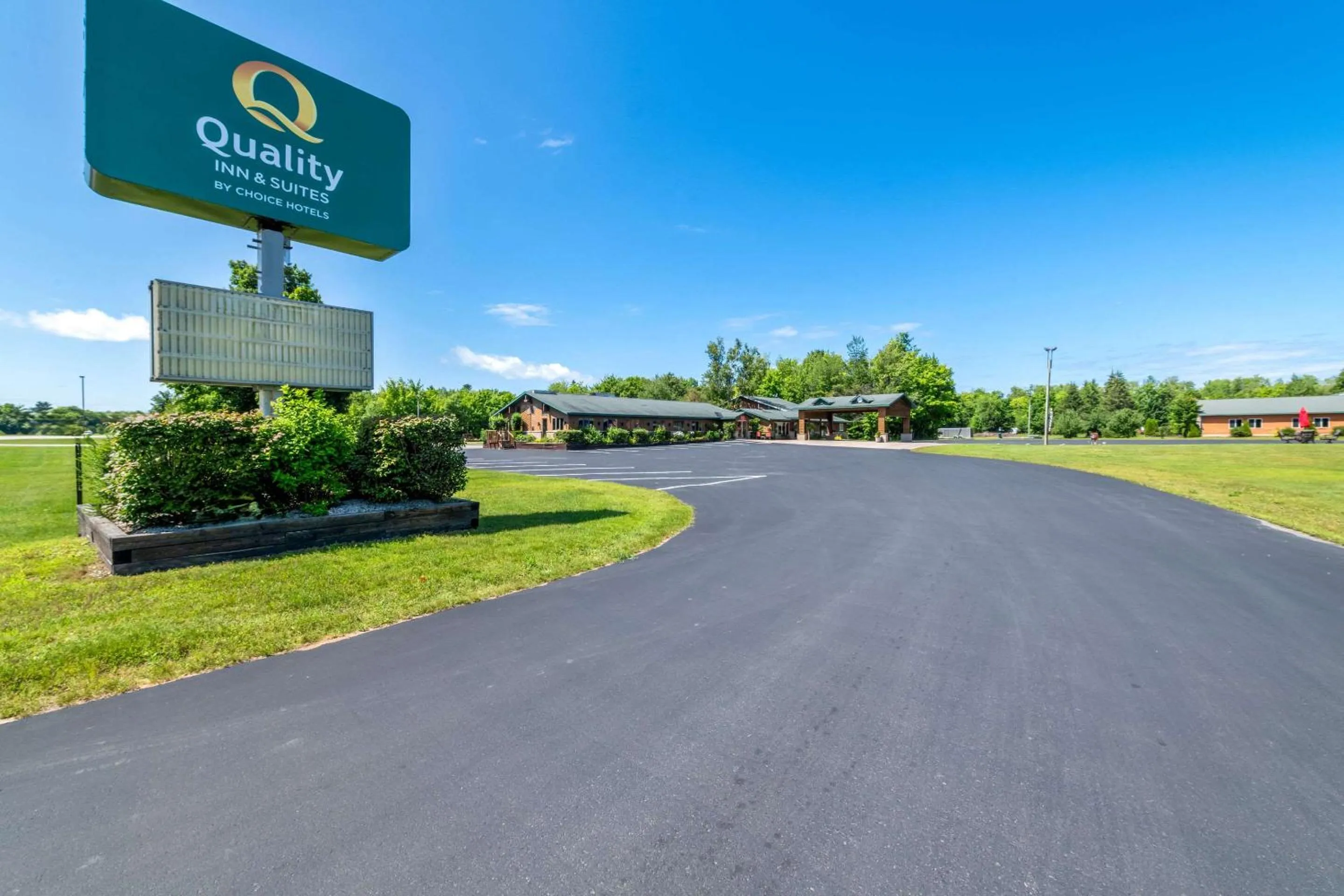 Property building in Quality Inn & Suites Munising