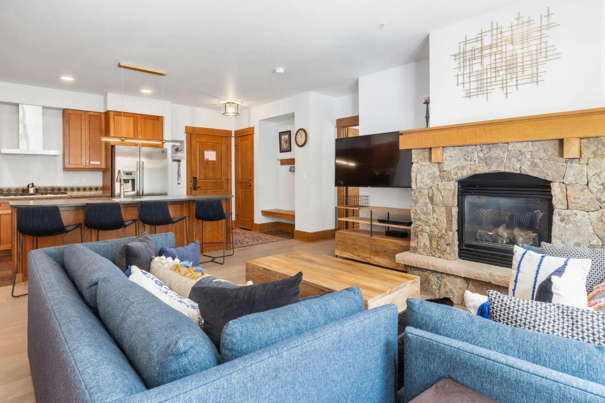 Living room in Timbers & Lone Eagle by Vail Resorts