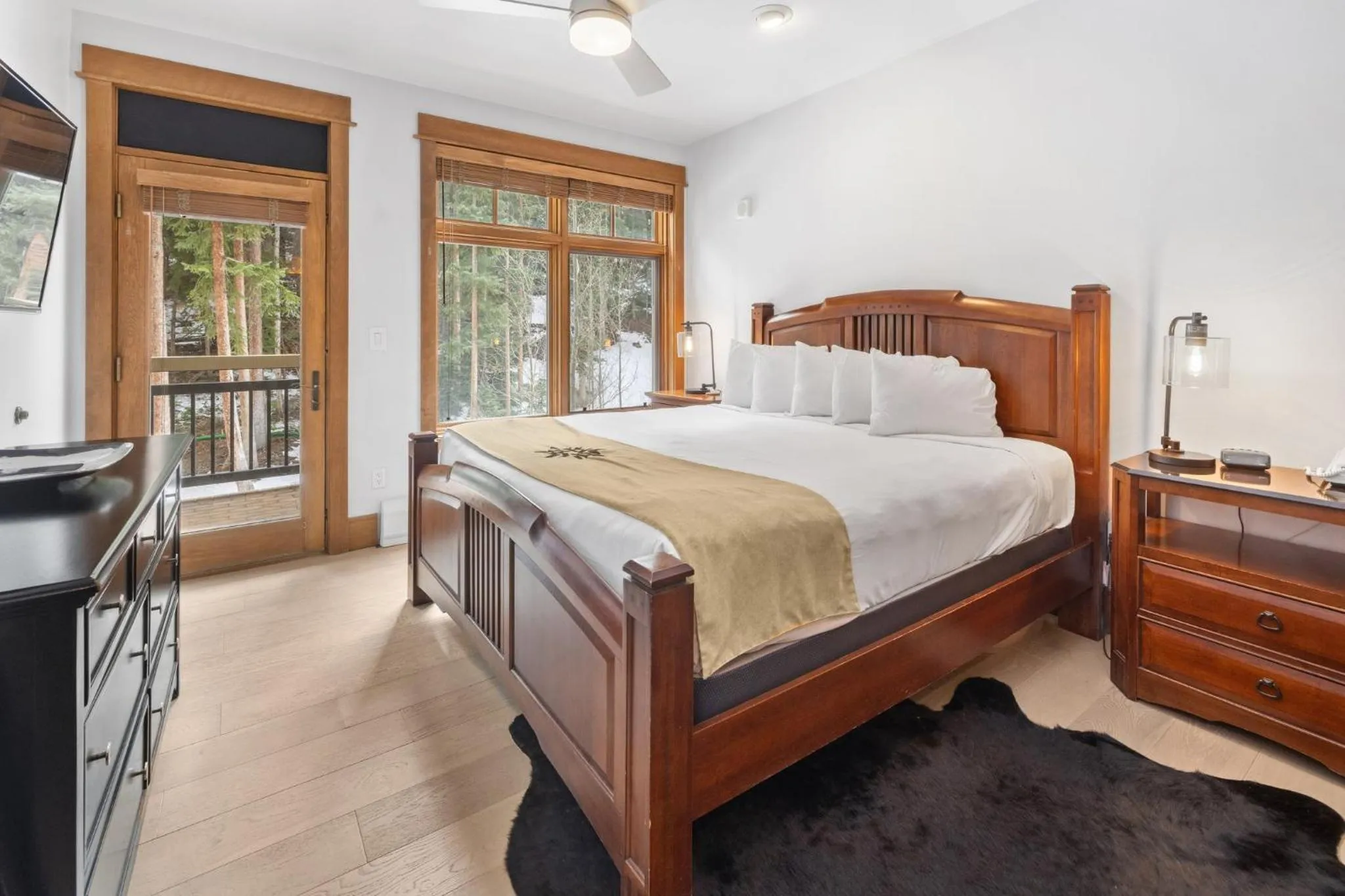 Bedroom, Bed in Timbers & Lone Eagle by Vail Resorts