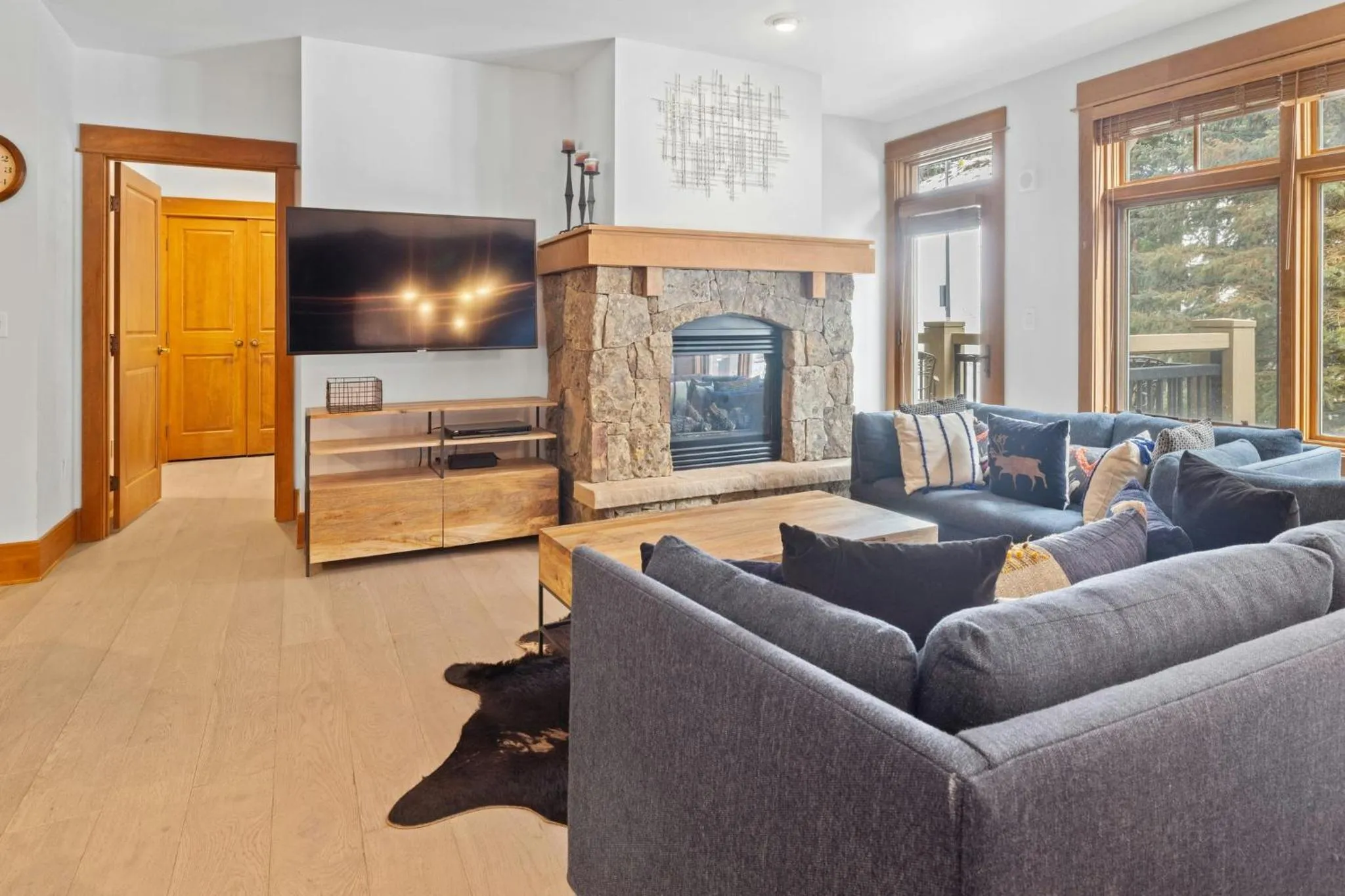 Living room in Timbers & Lone Eagle by Vail Resorts