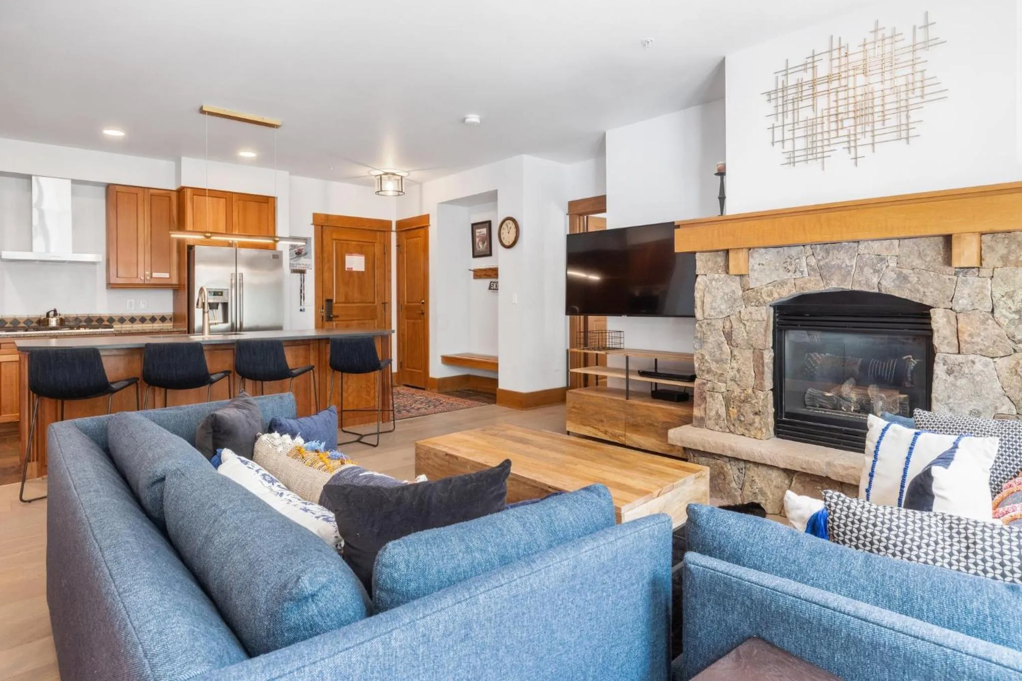 Living room in Timbers & Lone Eagle by Vail Resorts