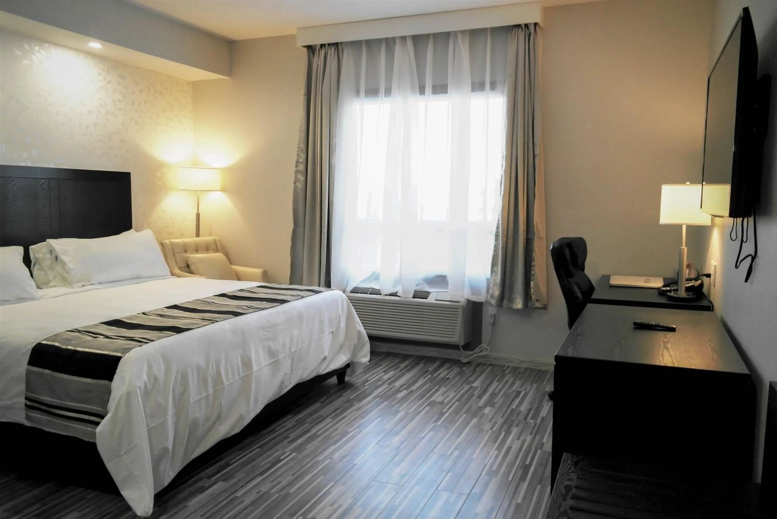 TV and multimedia, TV/Entertainment Center in Stars Inn