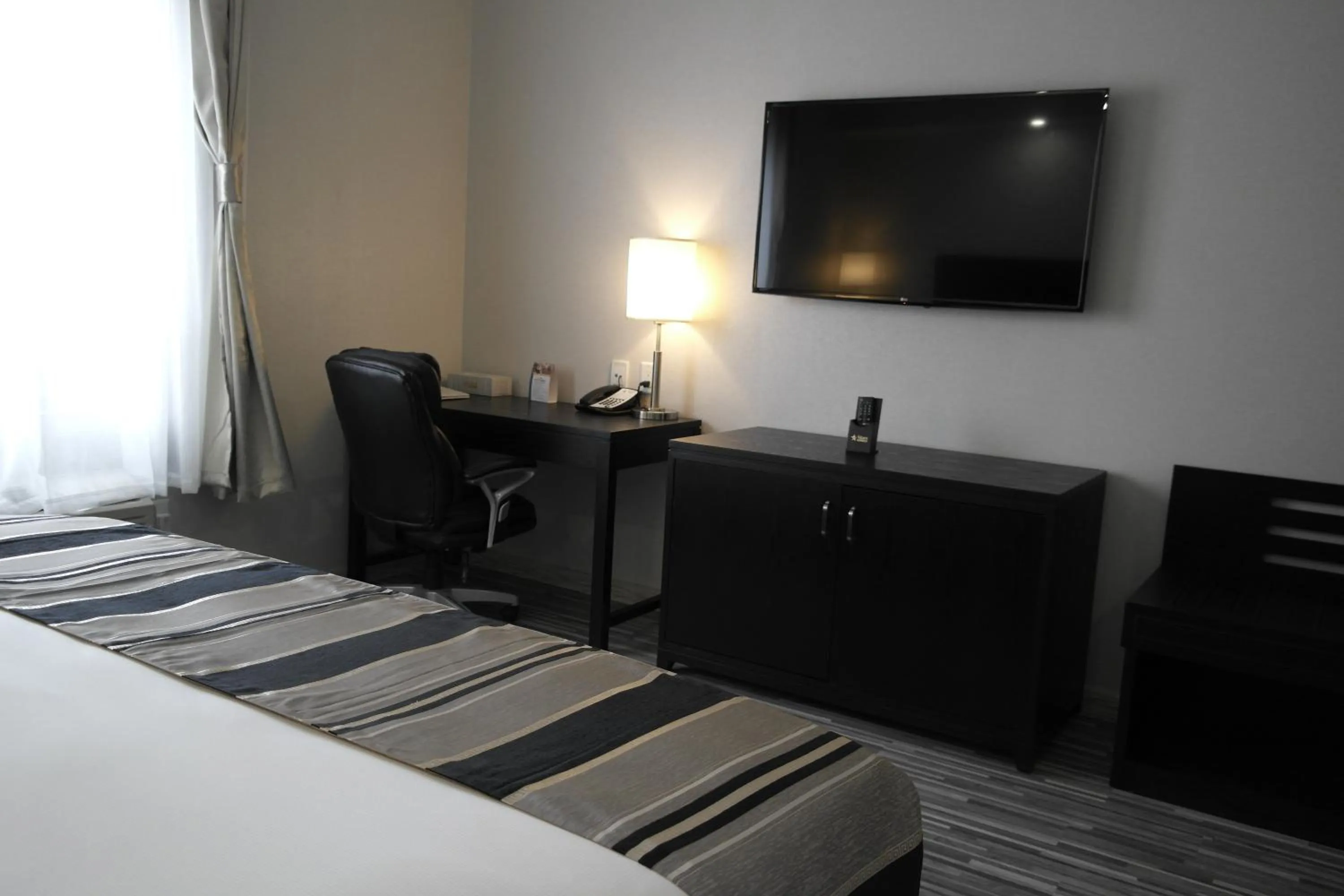 TV and multimedia, Room Photo in Stars Inn