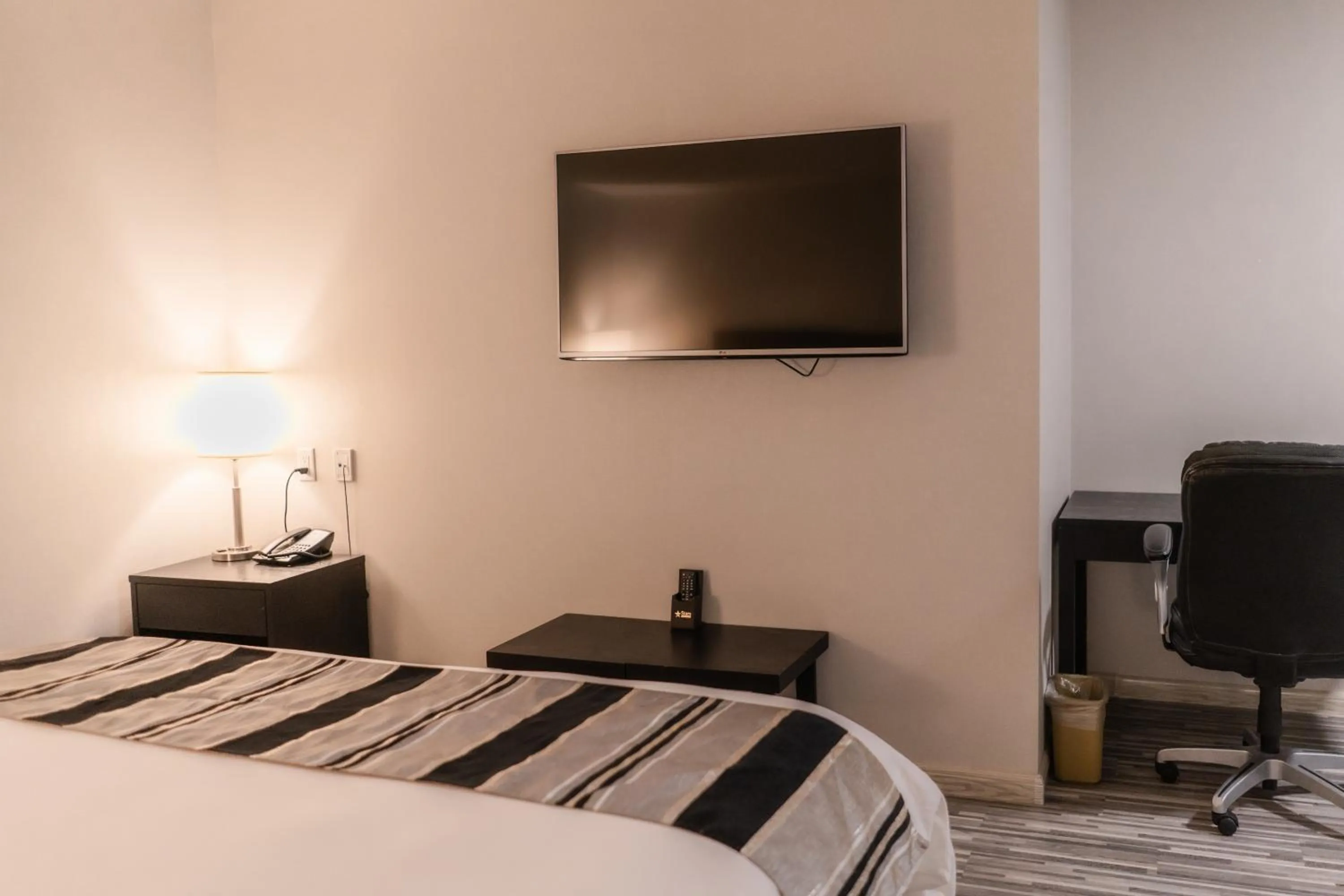 TV and multimedia, TV/Entertainment Center in Stars Inn