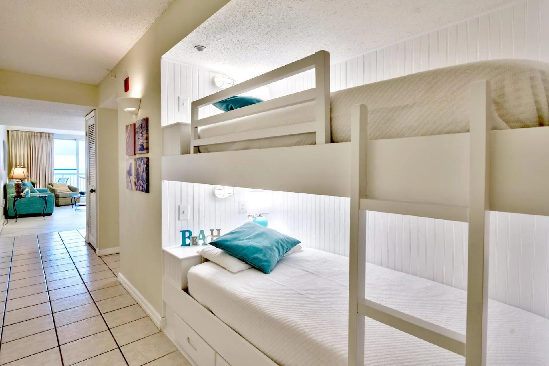 bunk bed, Bed in Pelican Beach Resort Condos