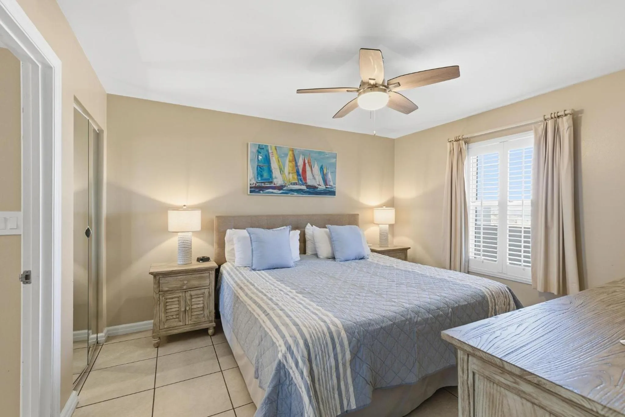 Bedroom, Bed in Pelican Beach Resort Condos