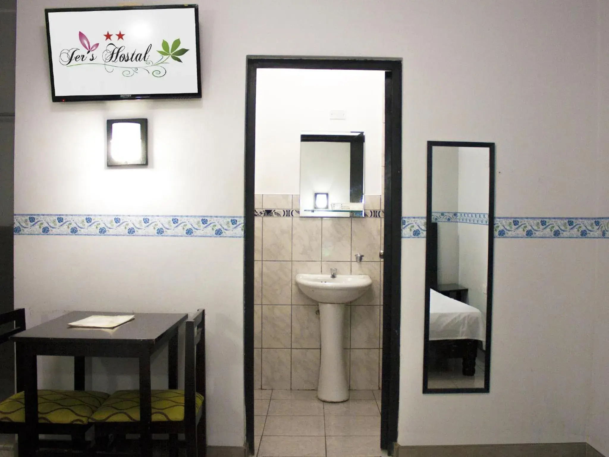 Twin Room in Jer`s Hostal Twin Room in Jer`s Hostal