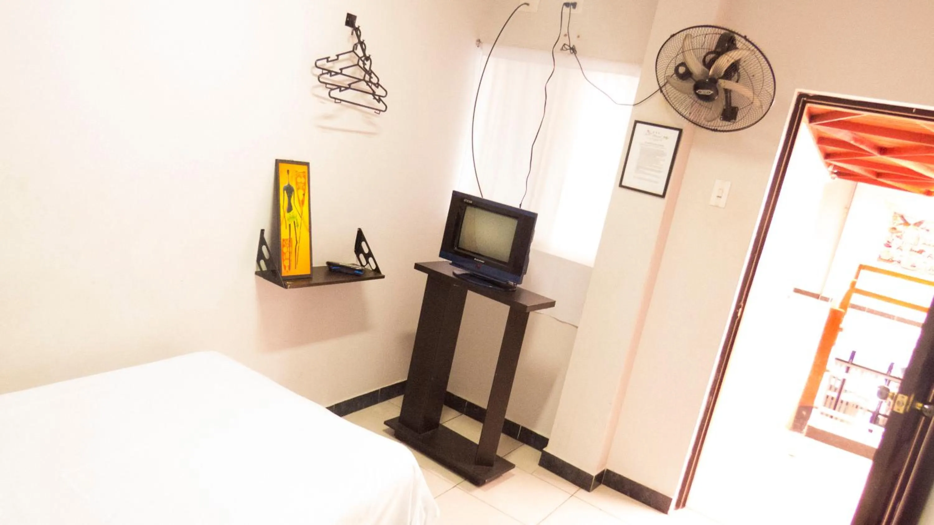 Photo of the whole room, Bed in Jer`s Hostal