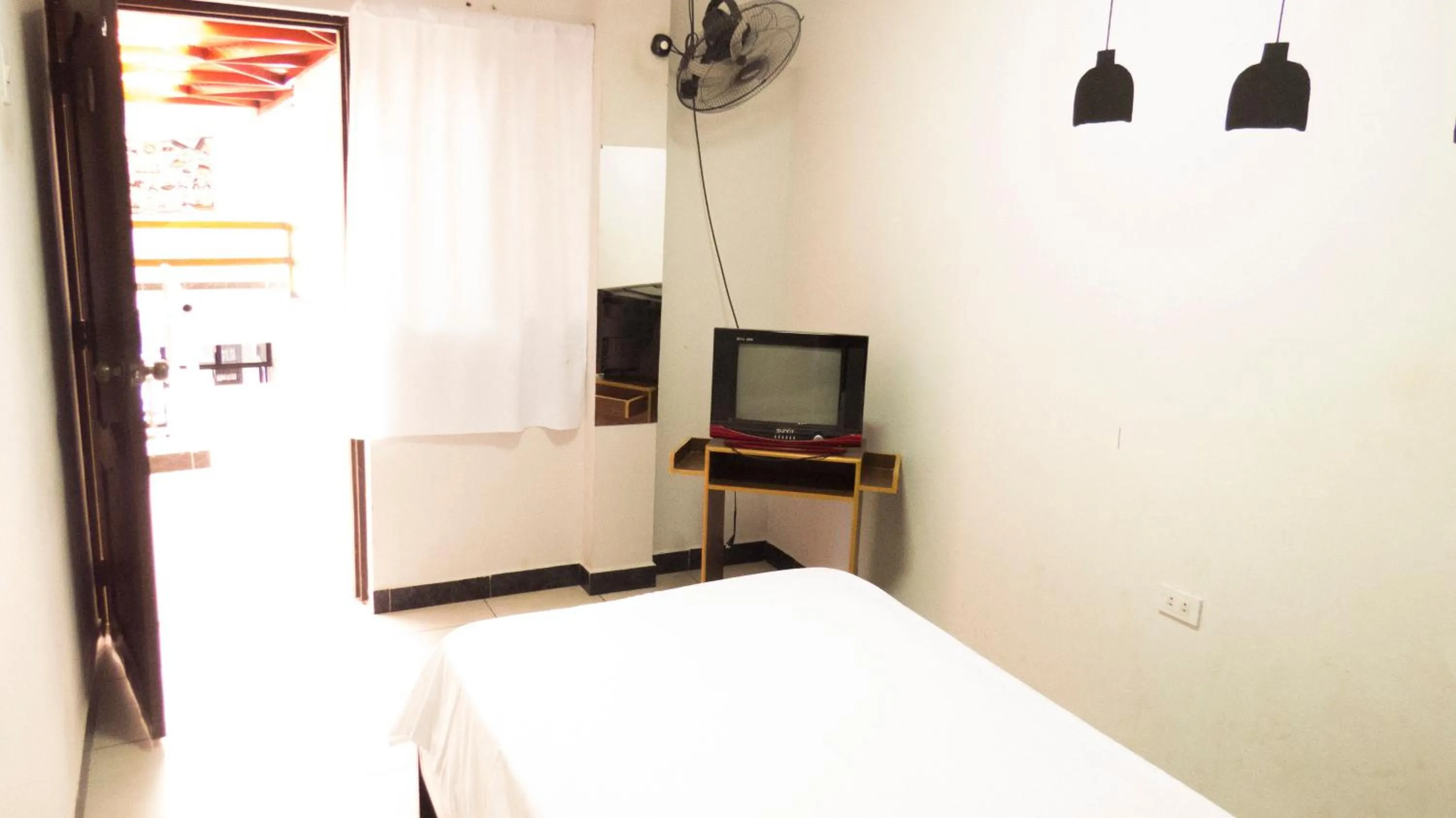 Photo of the whole room, Bed in Jer`s Hostal